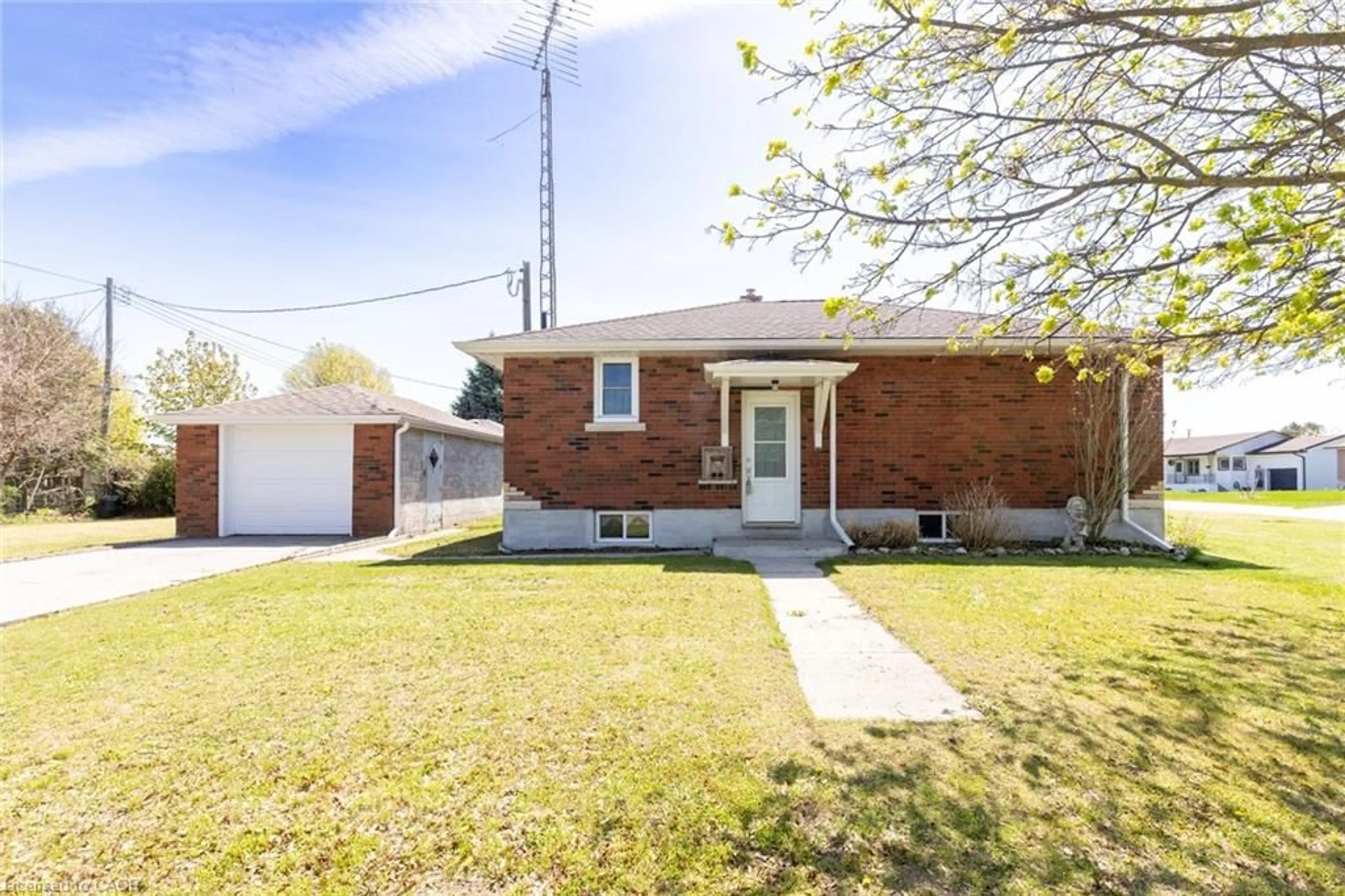 Home with brick exterior material, street for 433 Northern Ave, Delhi Ontario N4B 2R7