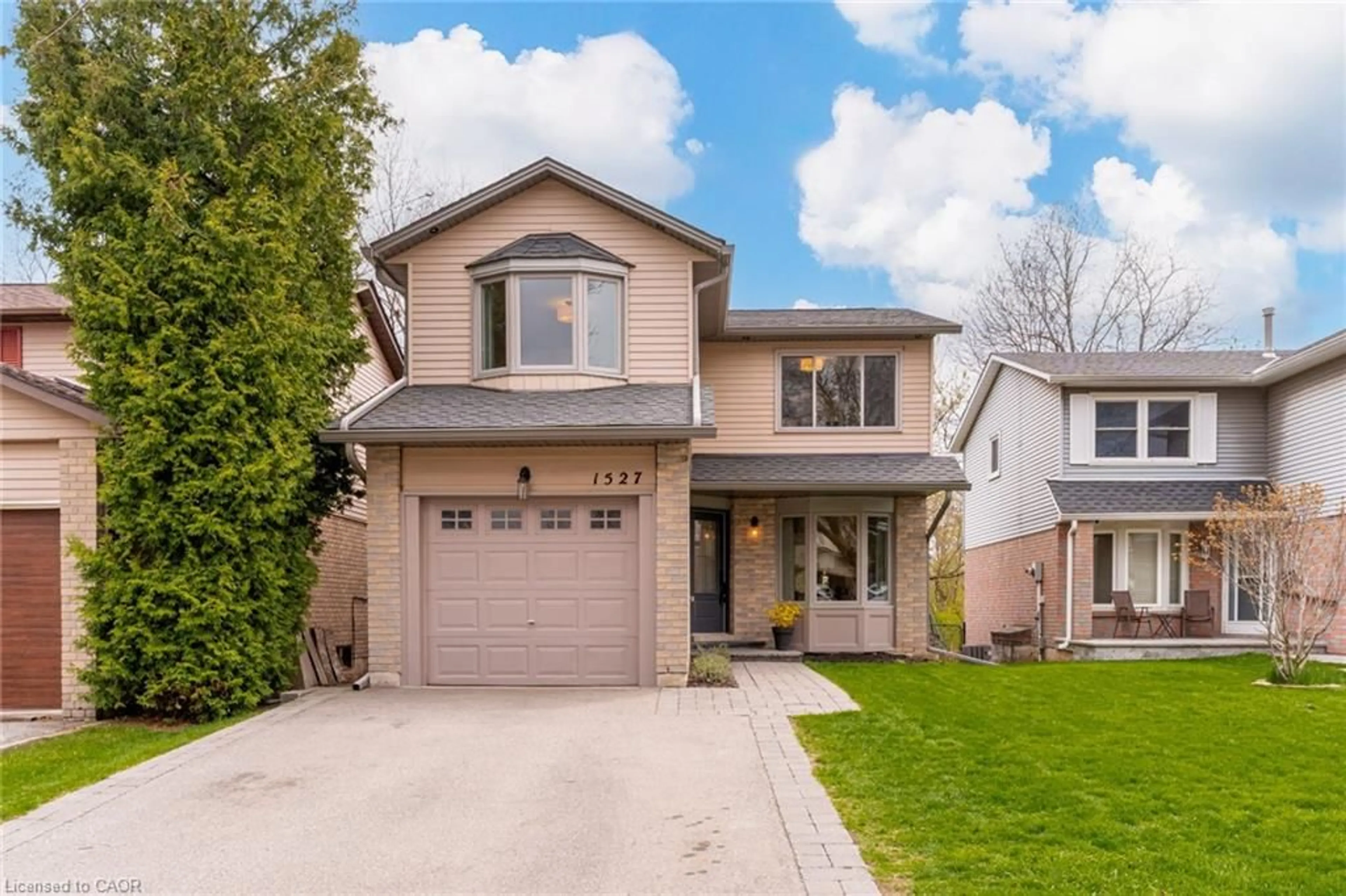 Home with brick exterior material, street for 1527 Riley Ave, Burlington Ontario L7M 3C3