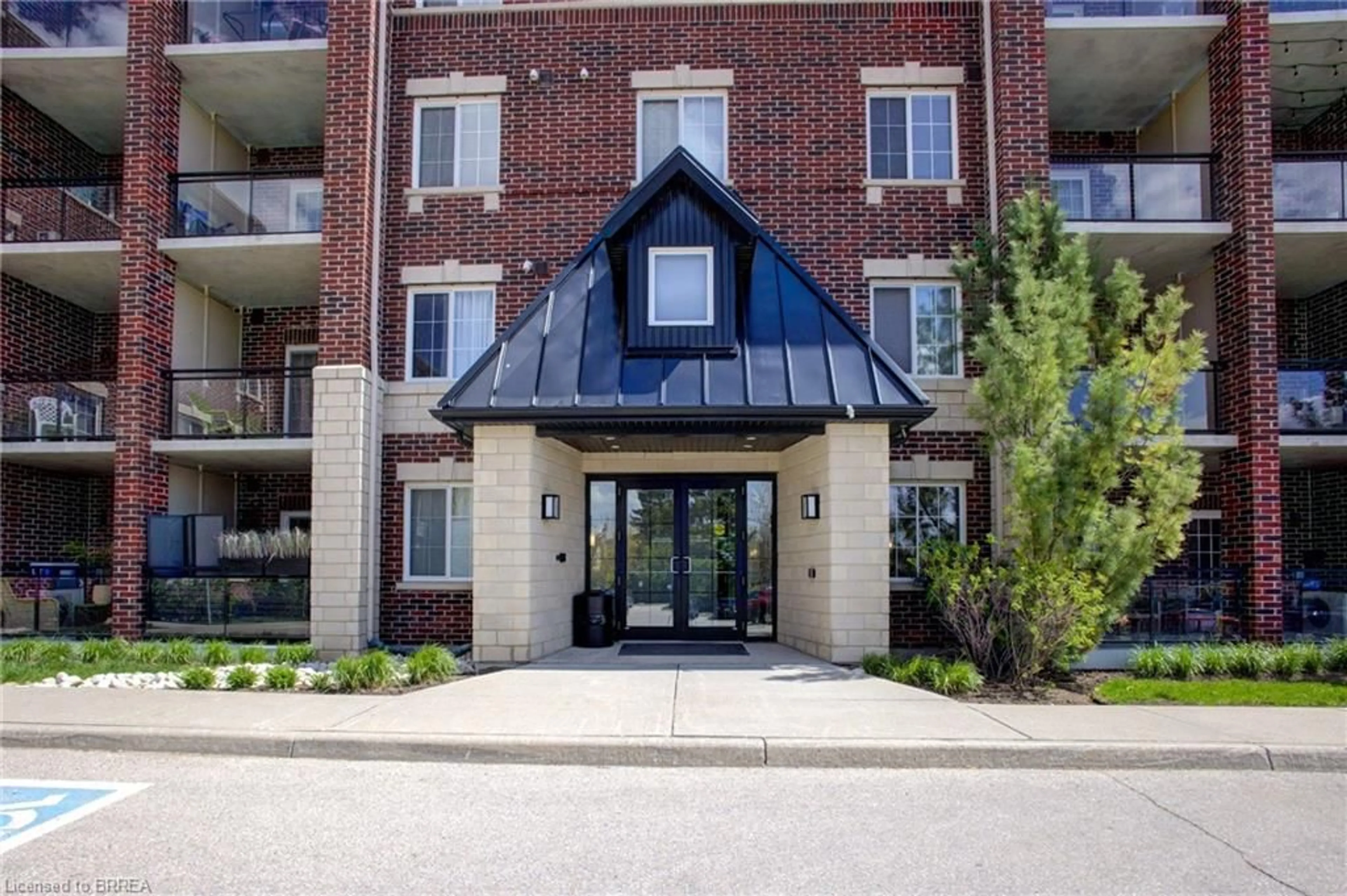 Indoor foyer for 1440 Gordon St #316, Guelph Ontario N1L 1C8