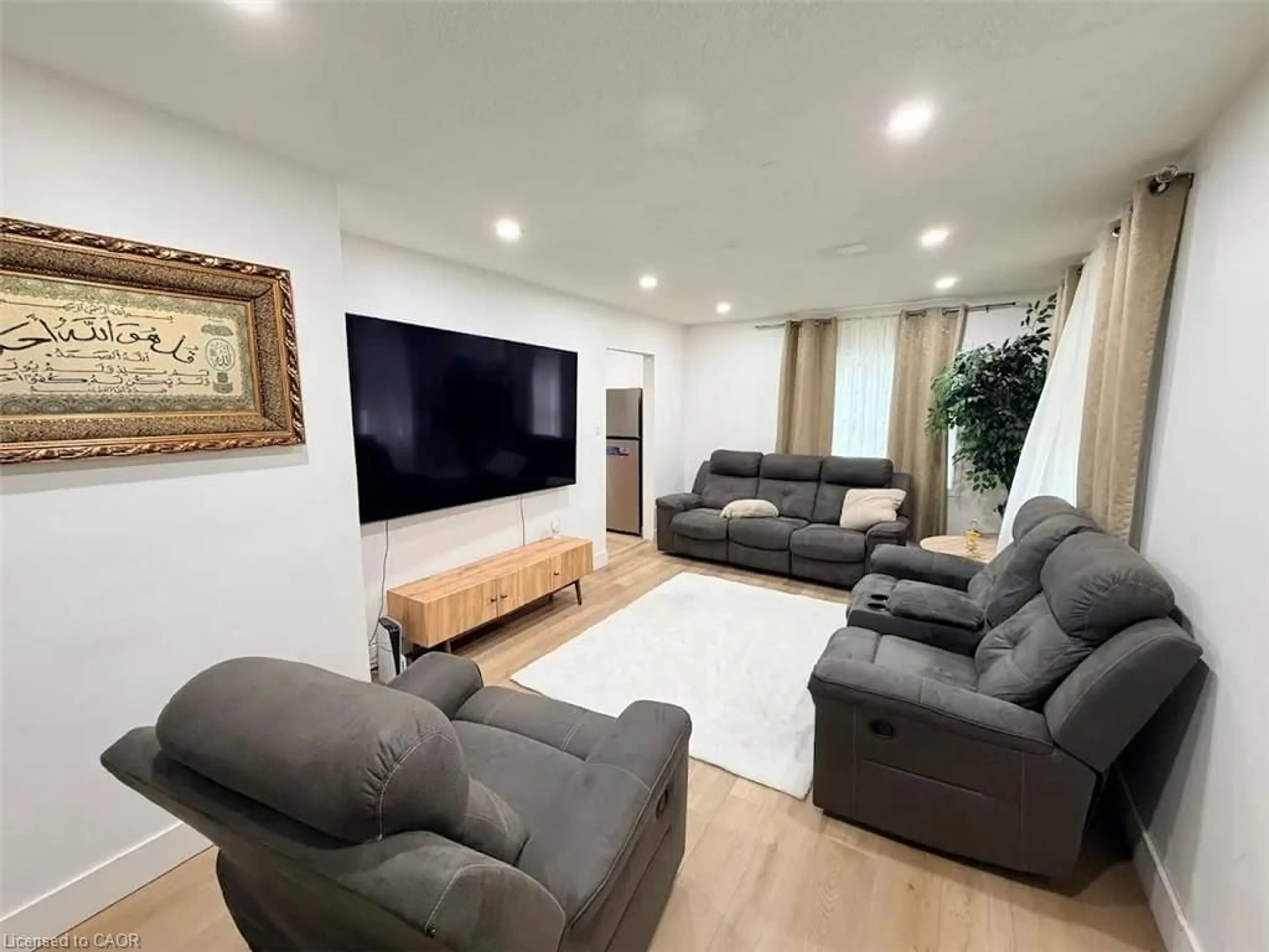 Living room with furniture, unknown for 190 Helena Ave, London Ontario N5Z 3M2