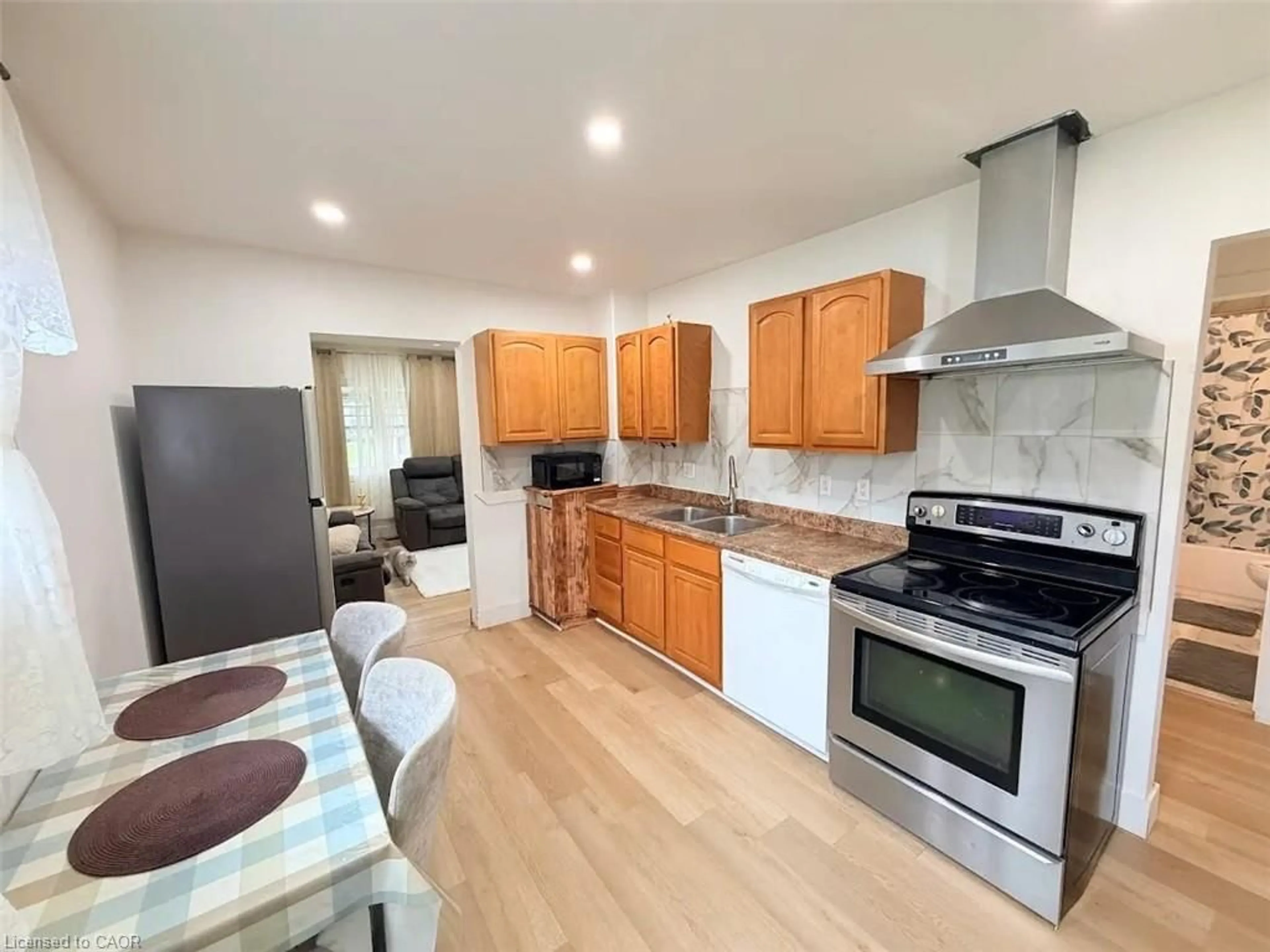 Open concept kitchen, unknown for 190 Helena Ave, London Ontario N5Z 3M2