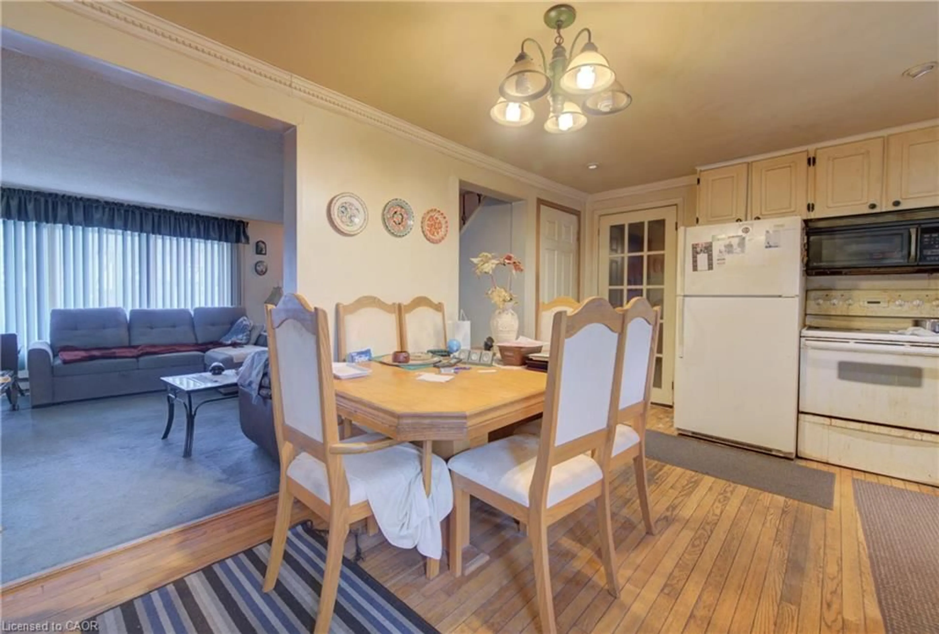 Dining room, wood/laminate floor for 207 Linden Dr, Cambridge Ontario N3H 4Y1