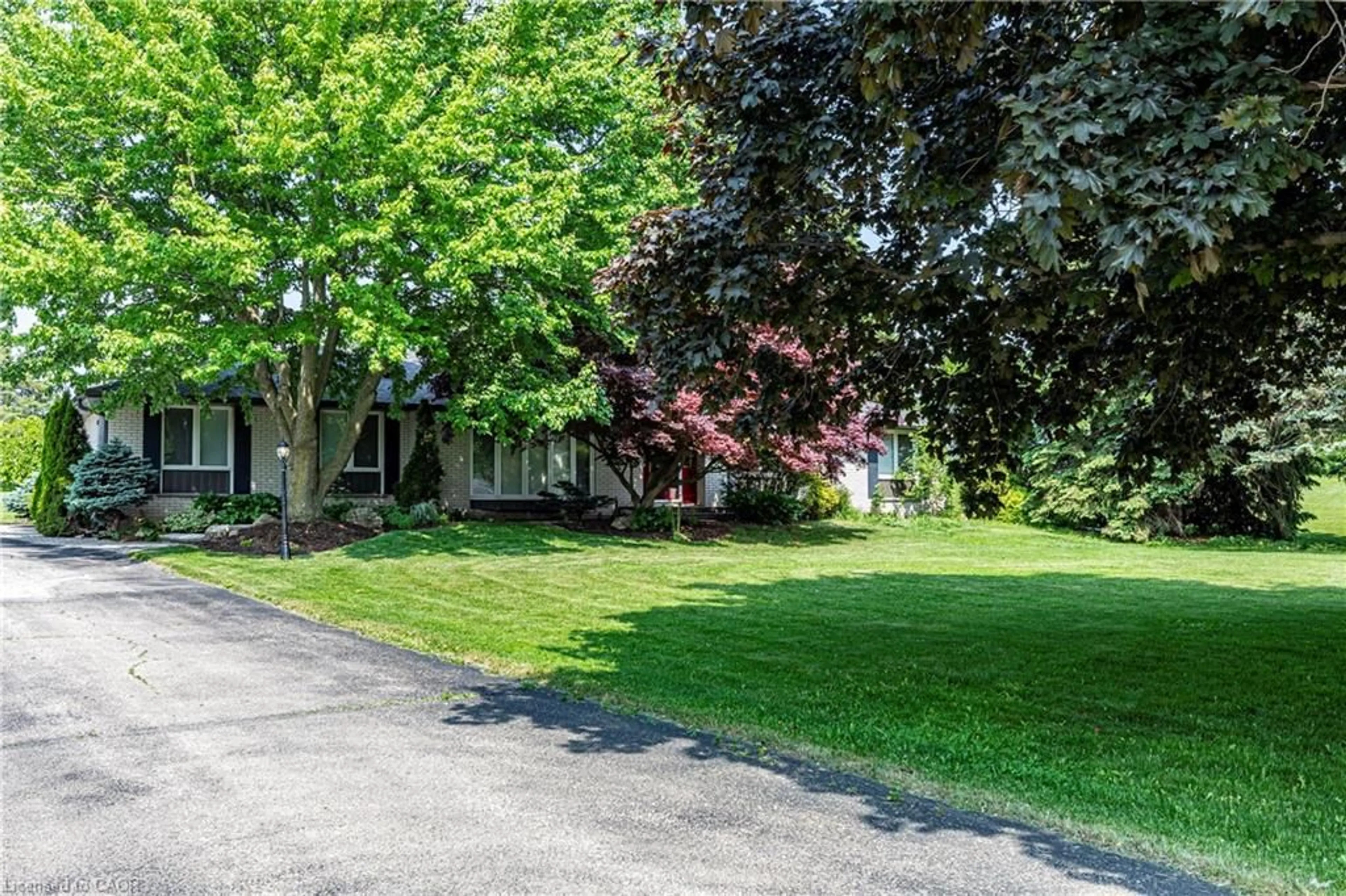 A pic from outside/outdoor area/front of a property/back of a property/a pic from drone, street for 4245 Cedar Springs Rd, Burlington Ontario L7P 0P6