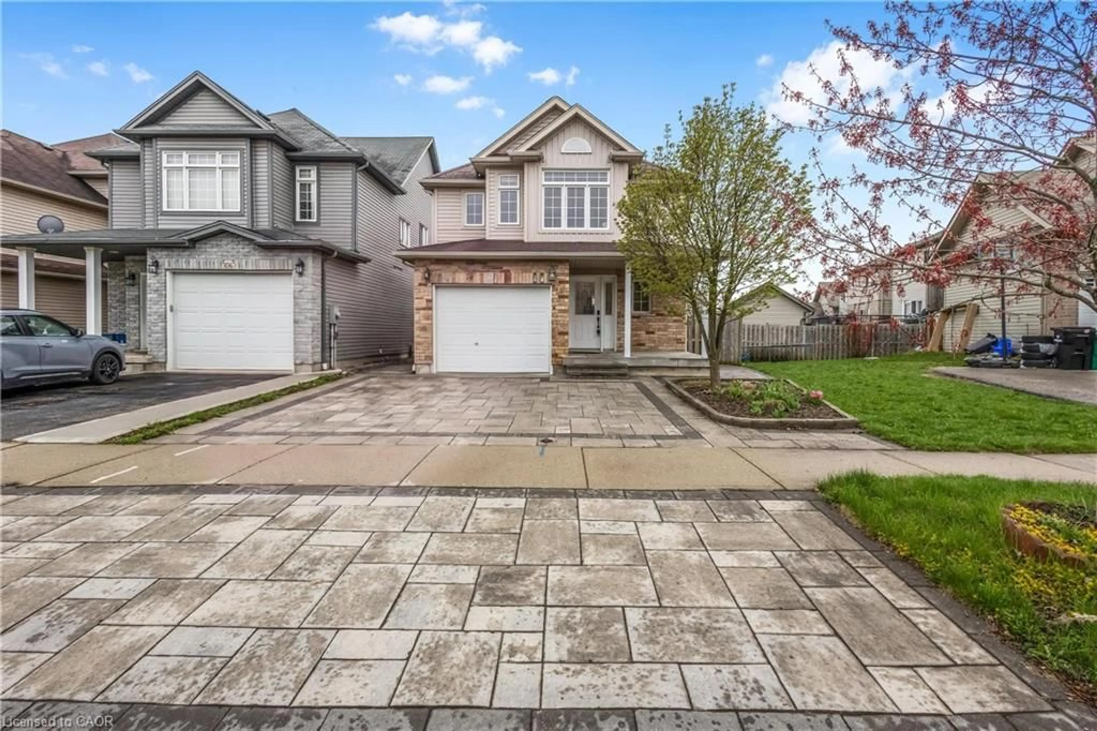 Unknown for 102 Iron Gate St, Kitchener Ontario N2N 3R6