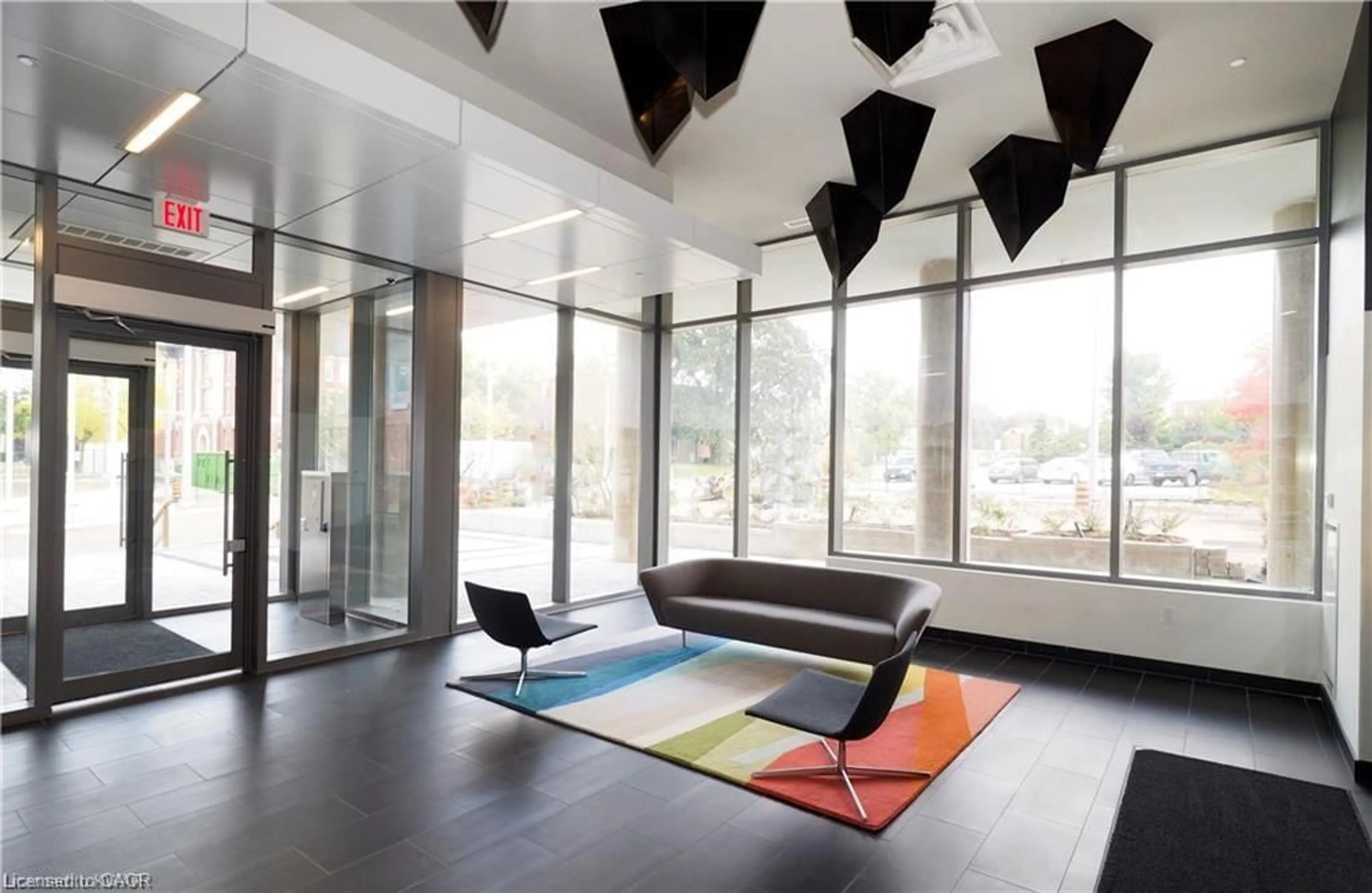 Indoor foyer for 85 Duke St #909, Kitchener Ontario N2H 0B7