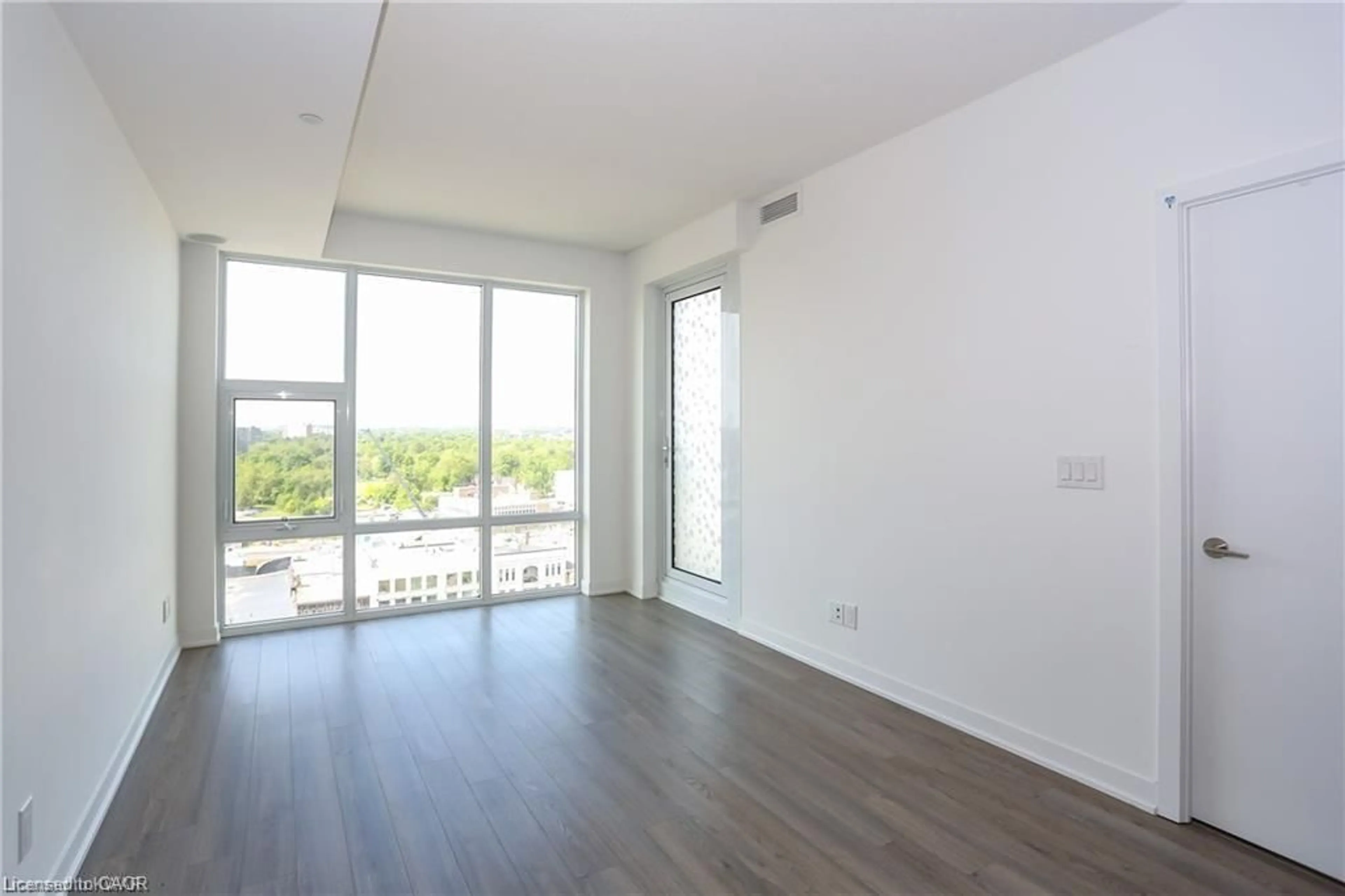 A pic of a room for 85 Duke St #909, Kitchener Ontario N2H 0B7