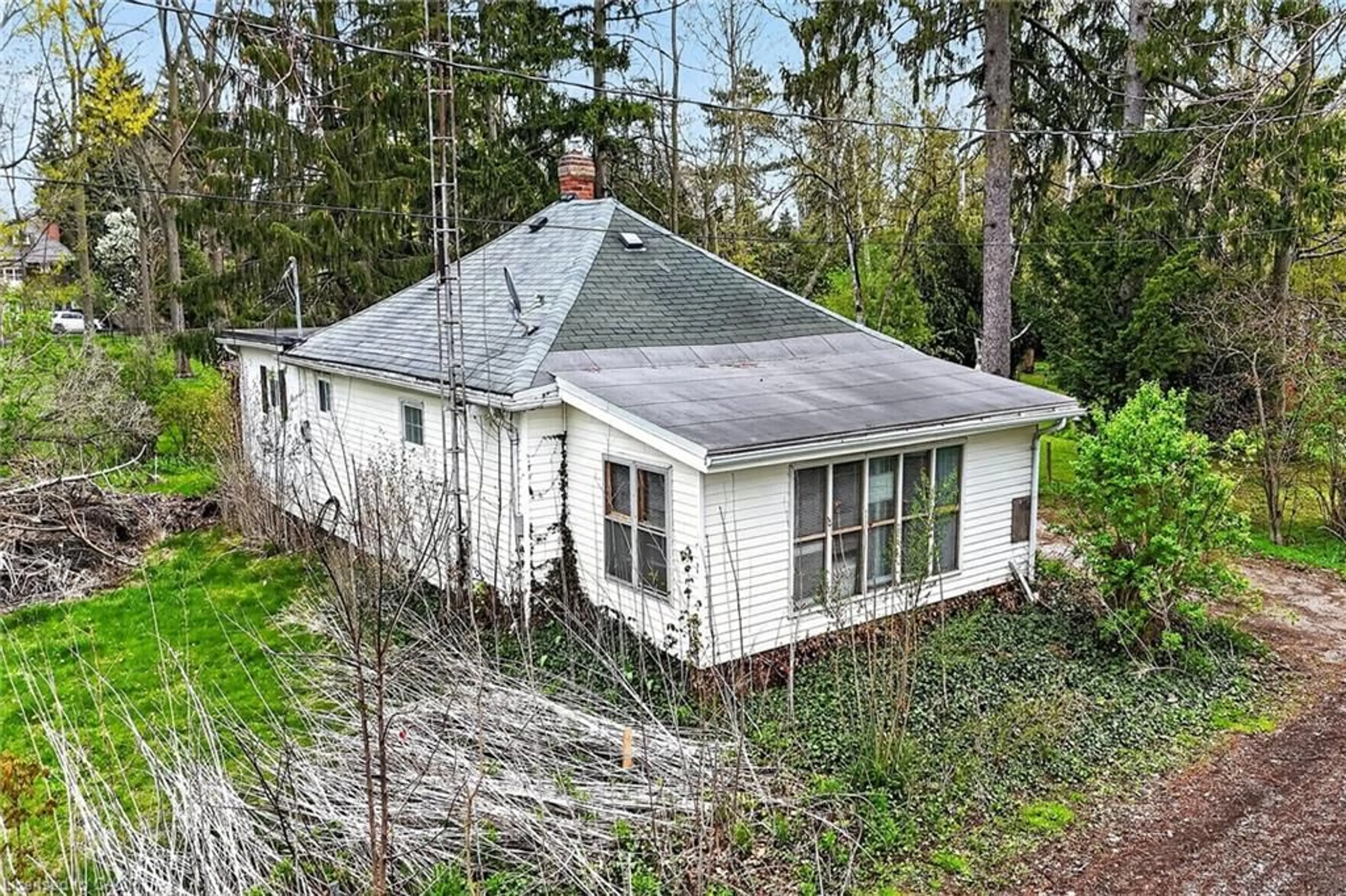 A pic from outside/outdoor area/front of a property/back of a property/a pic from drone, building for 313 John St, Simcoe Ontario N3Y 2Z1
