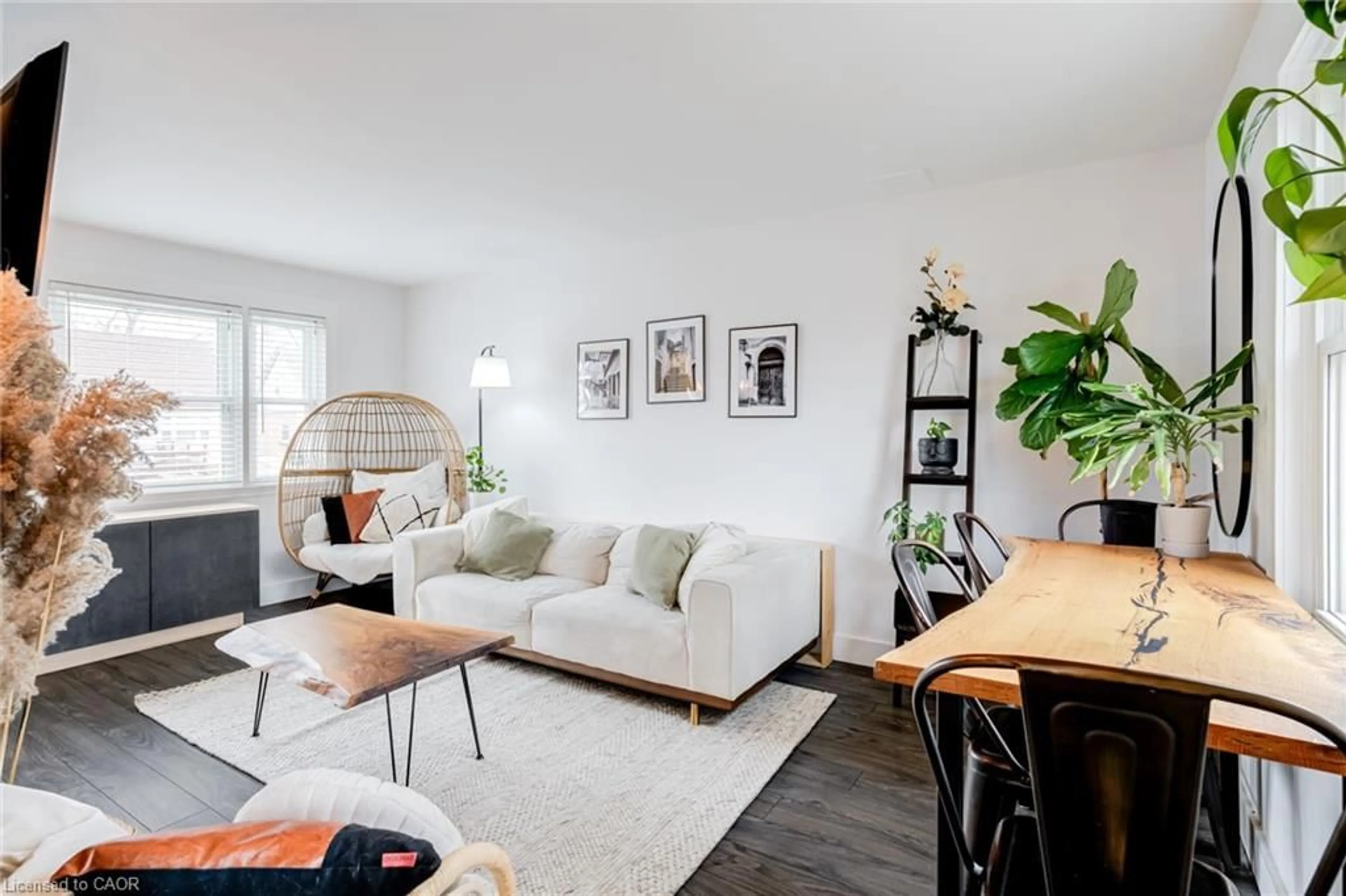 Living room with furniture, wood/laminate floor for 624 Burgess Ave, Hamilton Ontario L8H 6H9