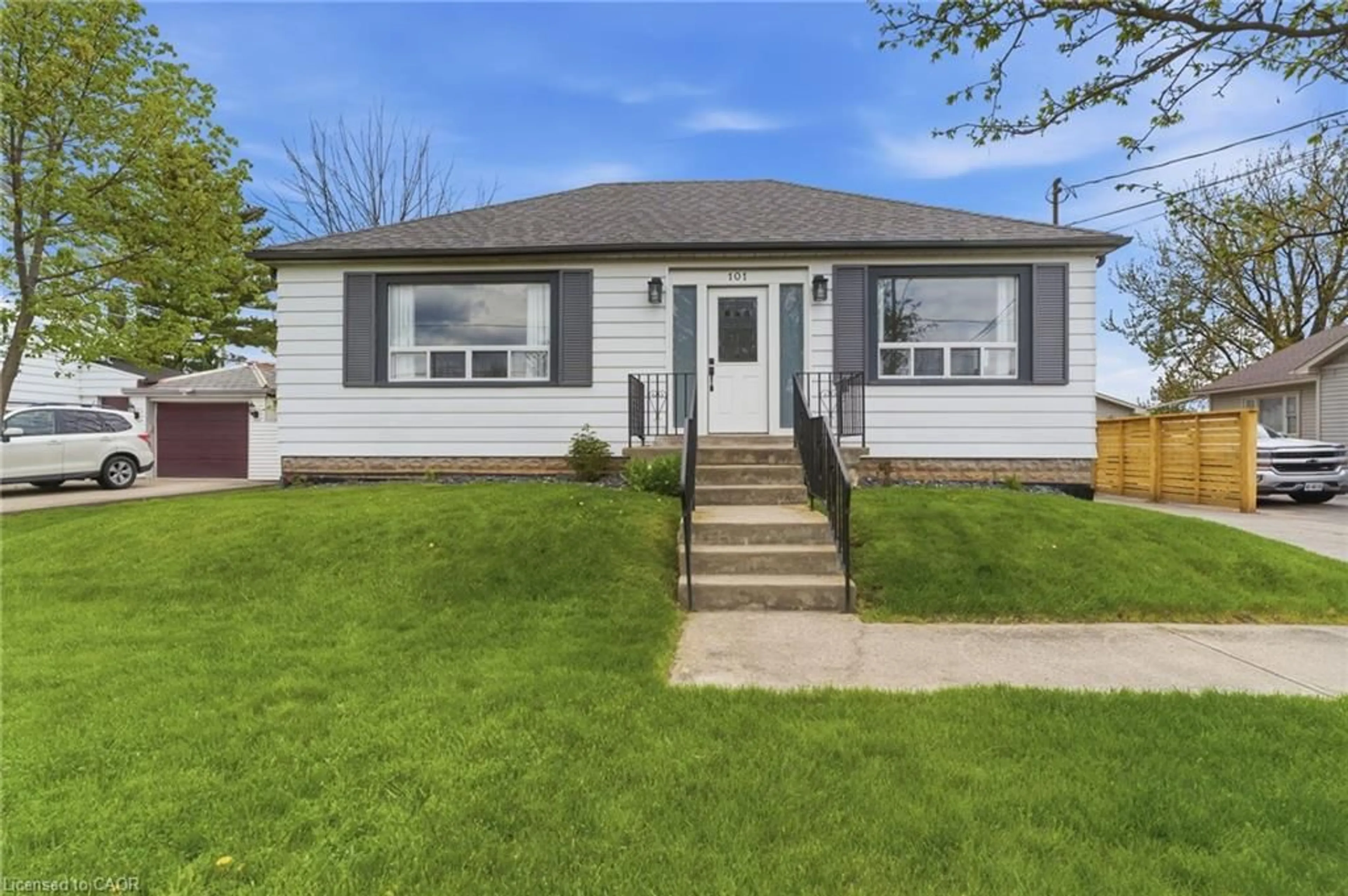 Home with vinyl exterior material, street for 101 Corman Ave, Stoney Creek Ontario L8G 3W3