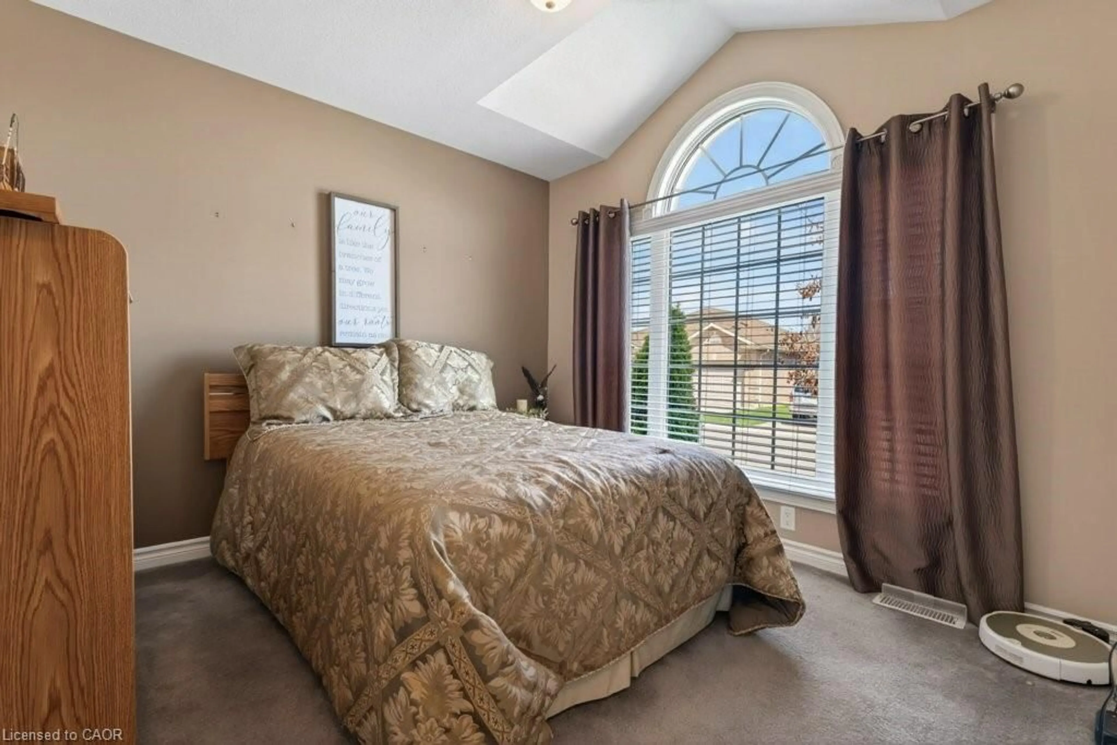 Bedroom with bed, unknown for 3908 Rainbow Lane, Vineland Ontario L0R 2C0