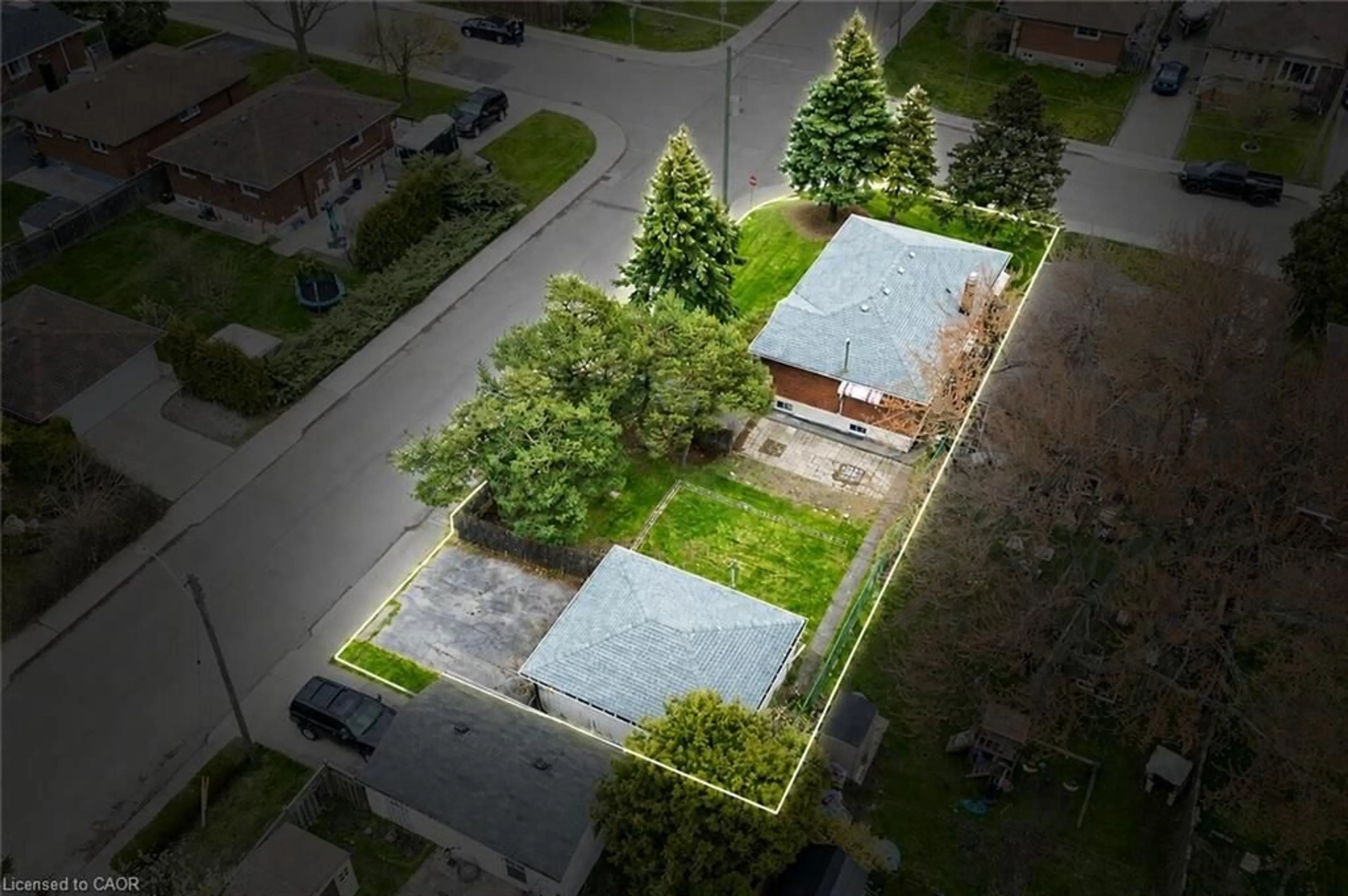 A pic from outside/outdoor area/front of a property/back of a property/a pic from drone, street for 14 Callie Rd, Hamilton Ontario L9A 1Z4