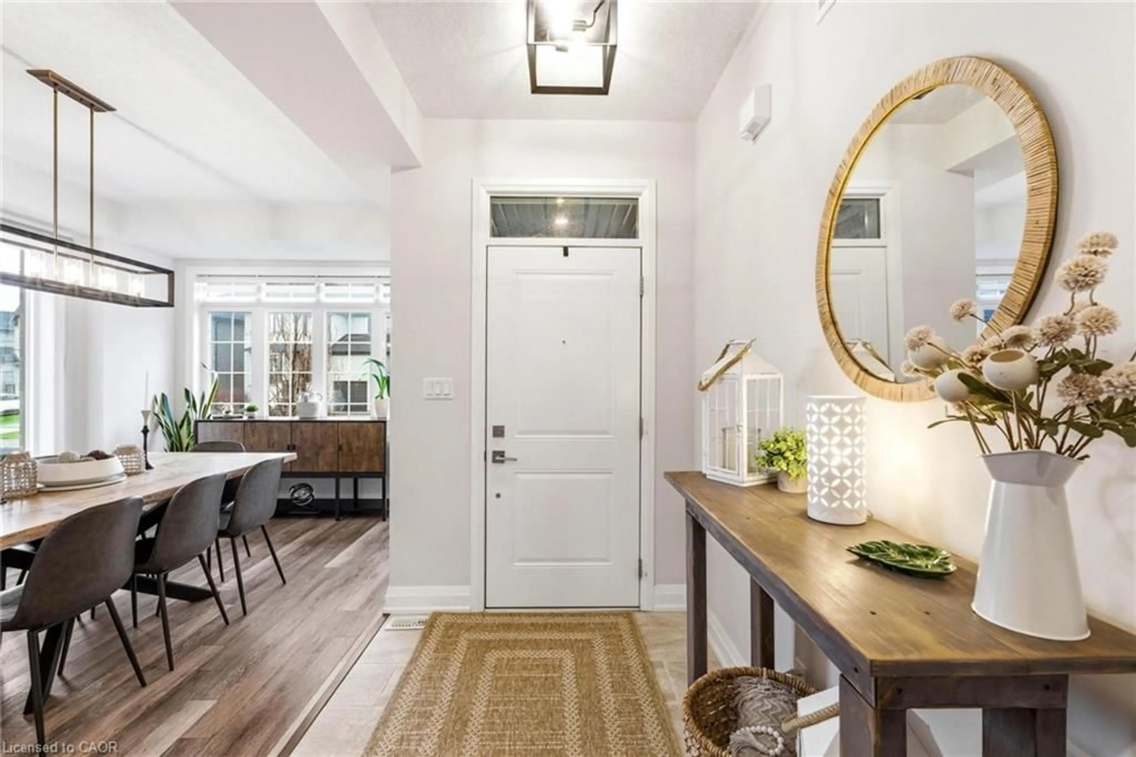 Indoor entryway for 908 Pondcliffe Crt, Kitchener Ontario N2R 0M4