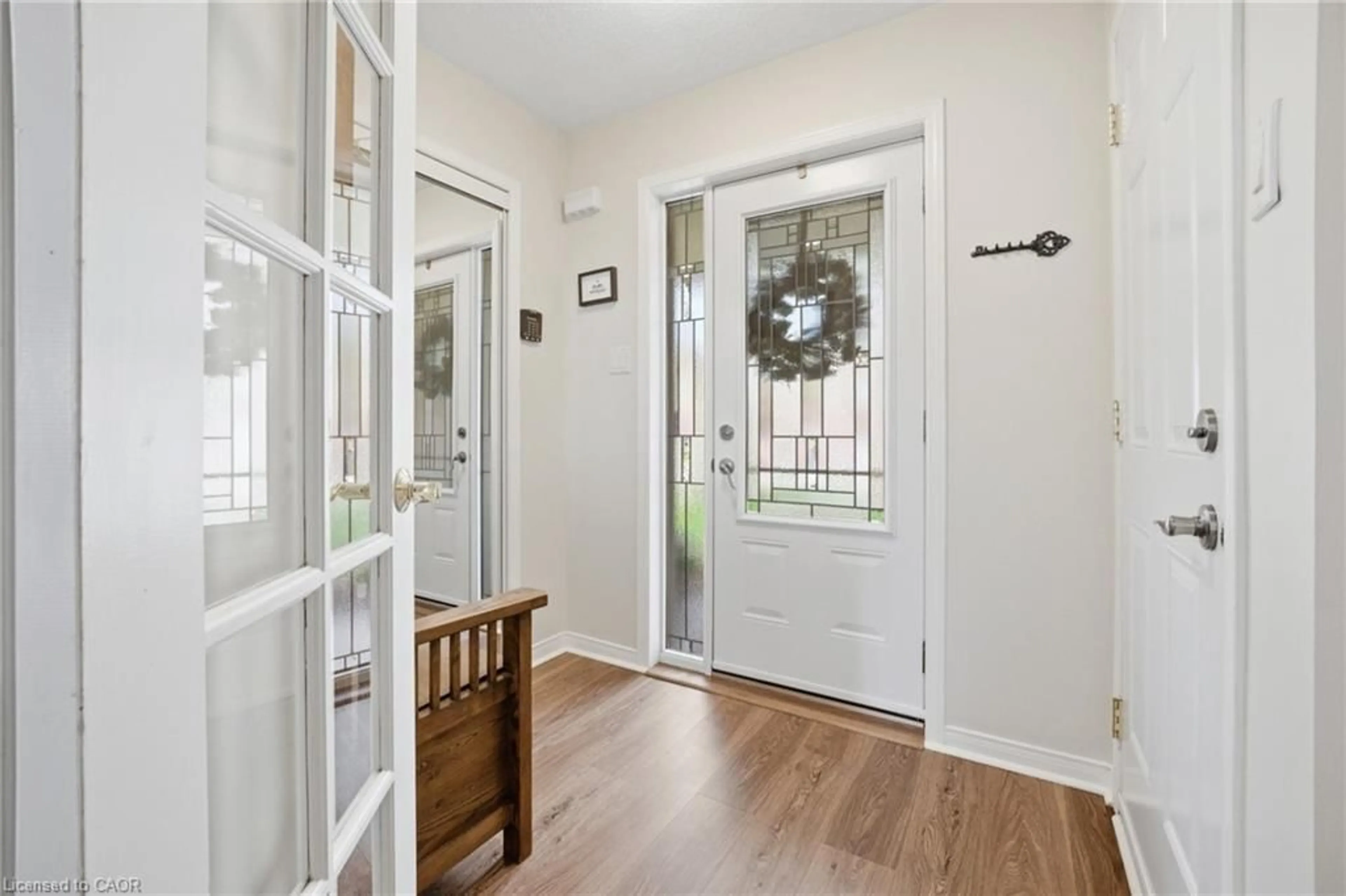 Indoor entryway for 51 Harnesworth Cres, Hamilton Ontario L8B 0J3