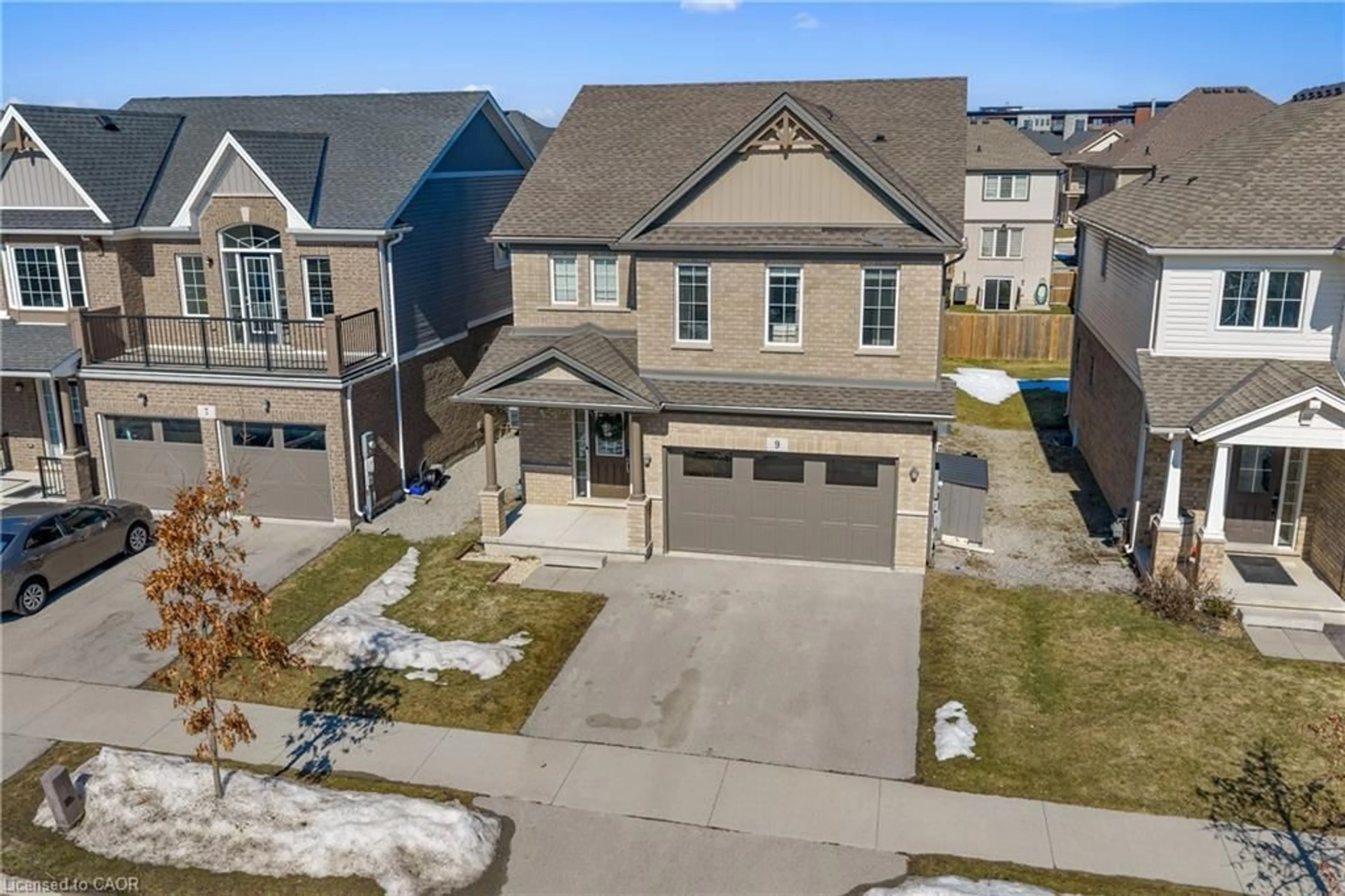 A pic from outside/outdoor area/front of a property/back of a property/a pic from drone, street for 9 Marissa St, Fonthill Ontario L3B 5N5