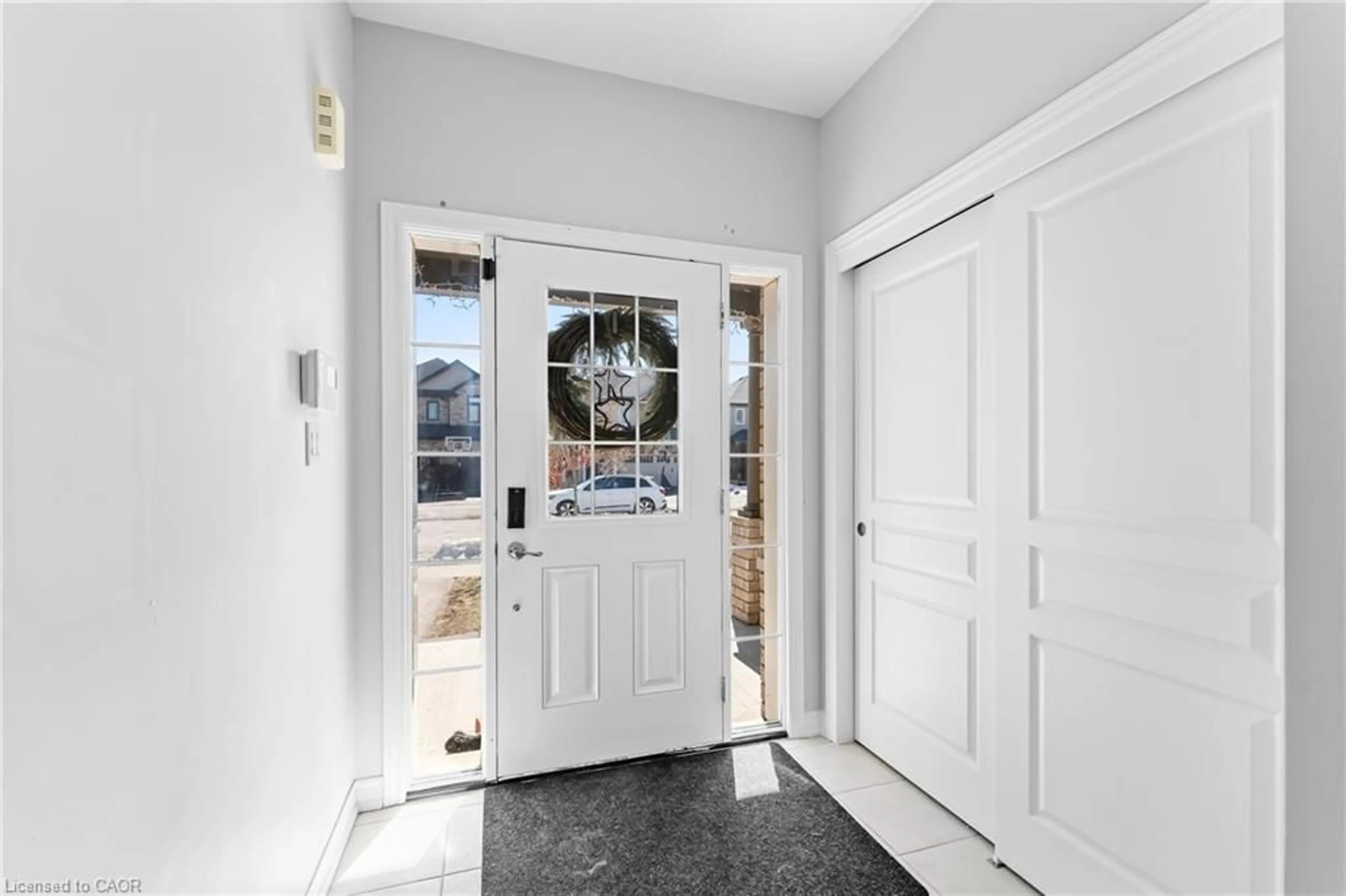 Indoor entryway for 9 Marissa St, Fonthill Ontario L3B 5N5