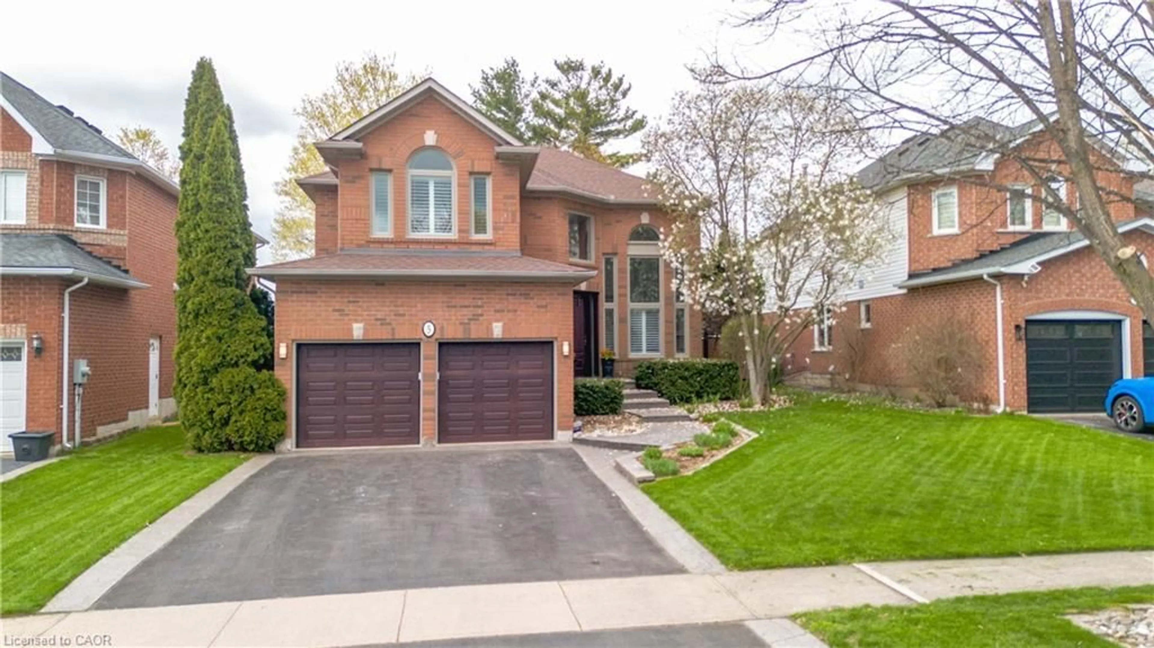 Home with brick exterior material, street for 5 Shetland Dr, Waterdown Ontario L8B 0N9