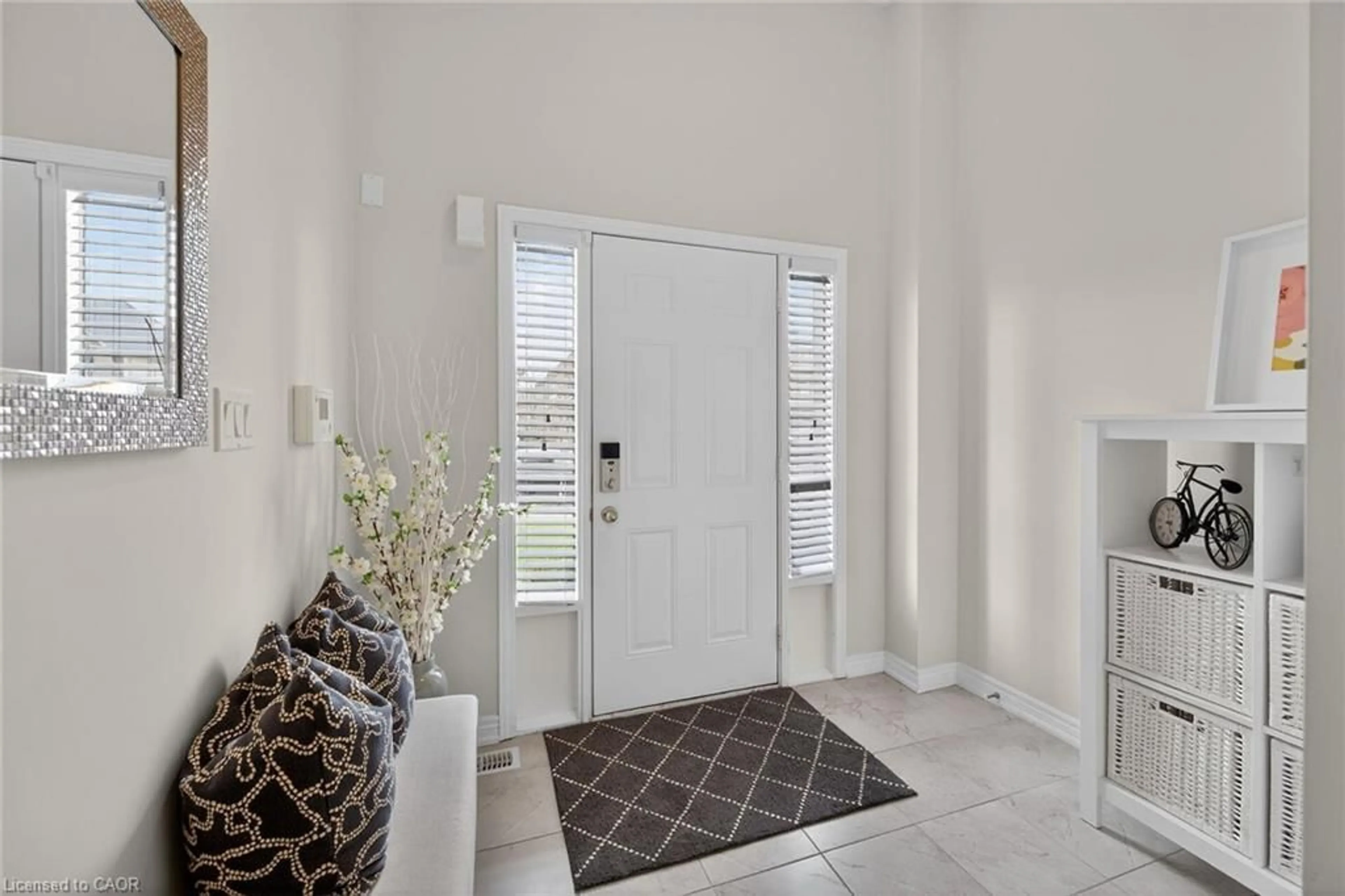 Indoor entryway for 167 Lormont Blvd, Stoney Creek Ontario L8J 0K2