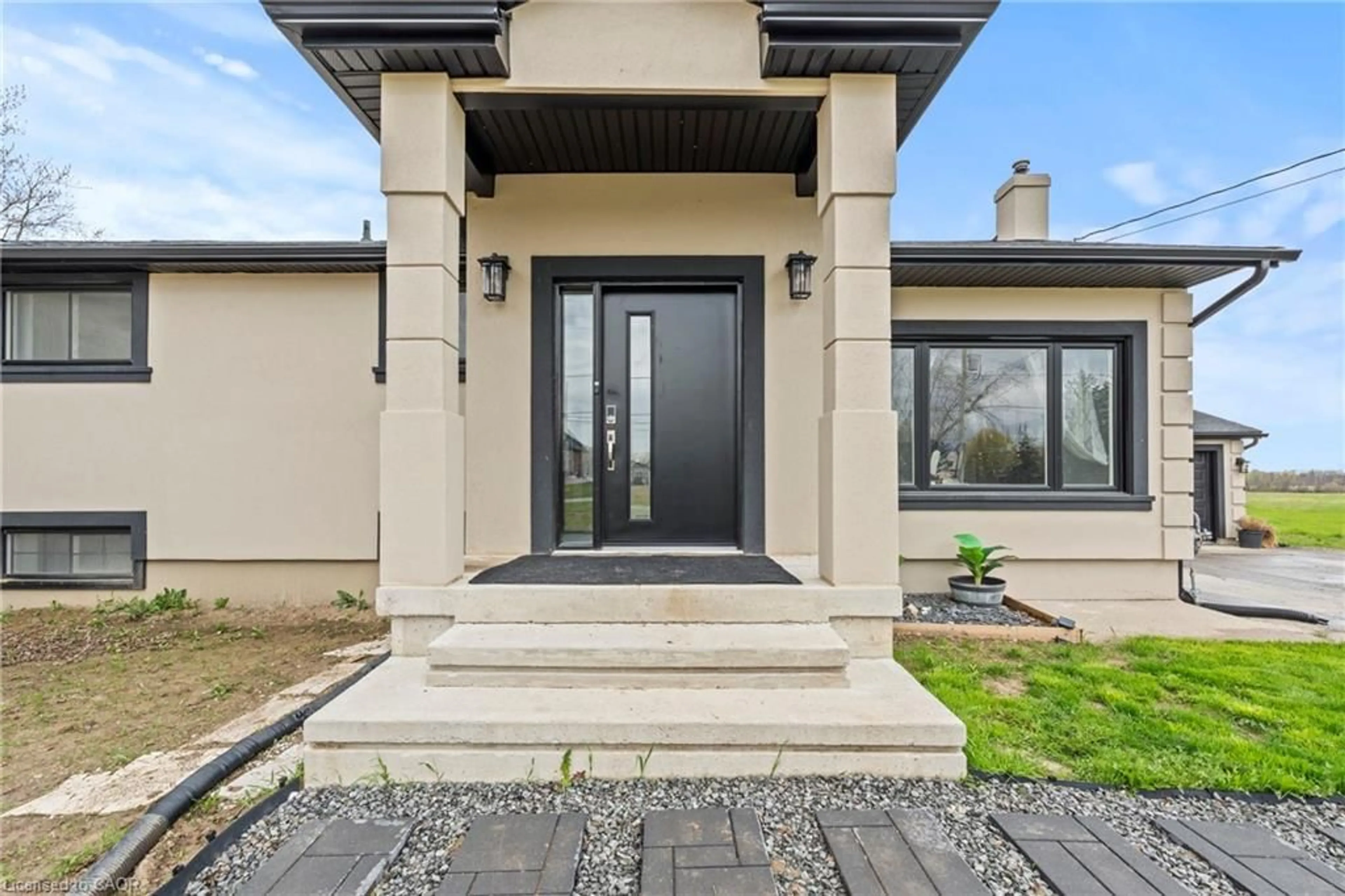 Indoor entryway for 1576 Woodburn Rd, Binbrook Ontario L0R 1C0