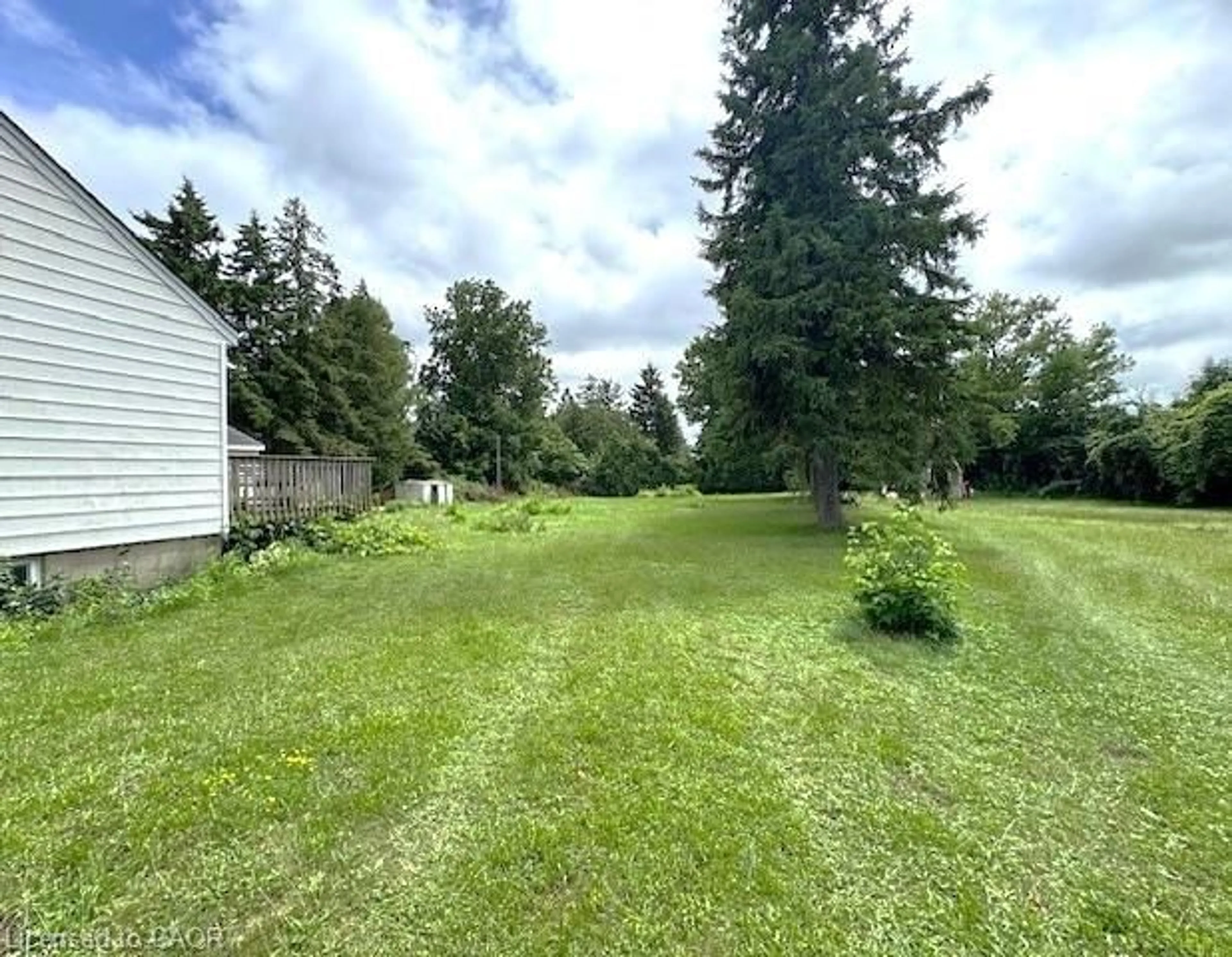 A pic from outside/outdoor area/front of a property/back of a property/a pic from drone, forest/trees view for 7 Liberty Dr, Cambridge Ontario N1R 5N4