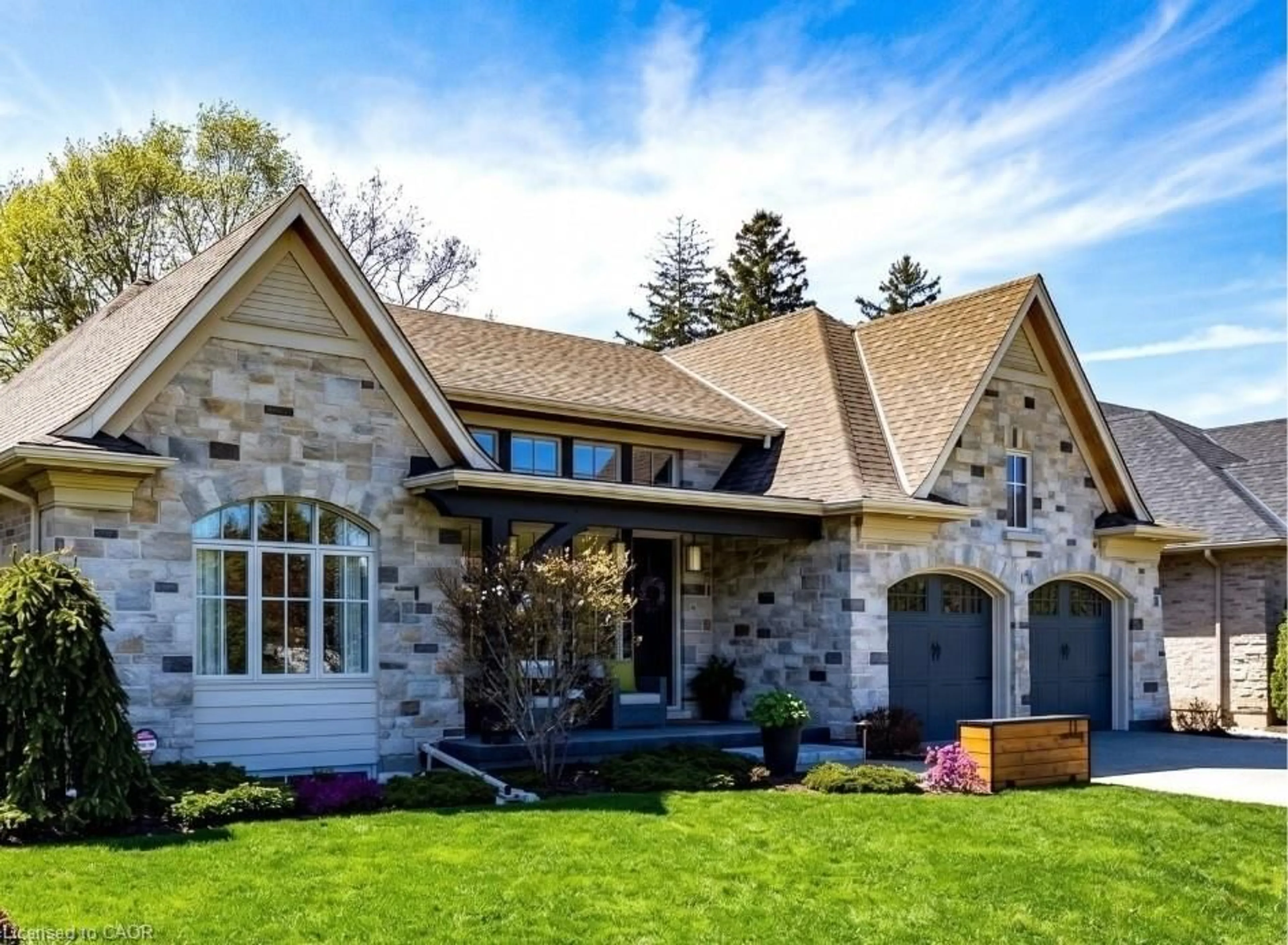 Home with brick exterior material, unknown for 11 Greenleaf Lane, Ancaster Ontario L9G 0E7