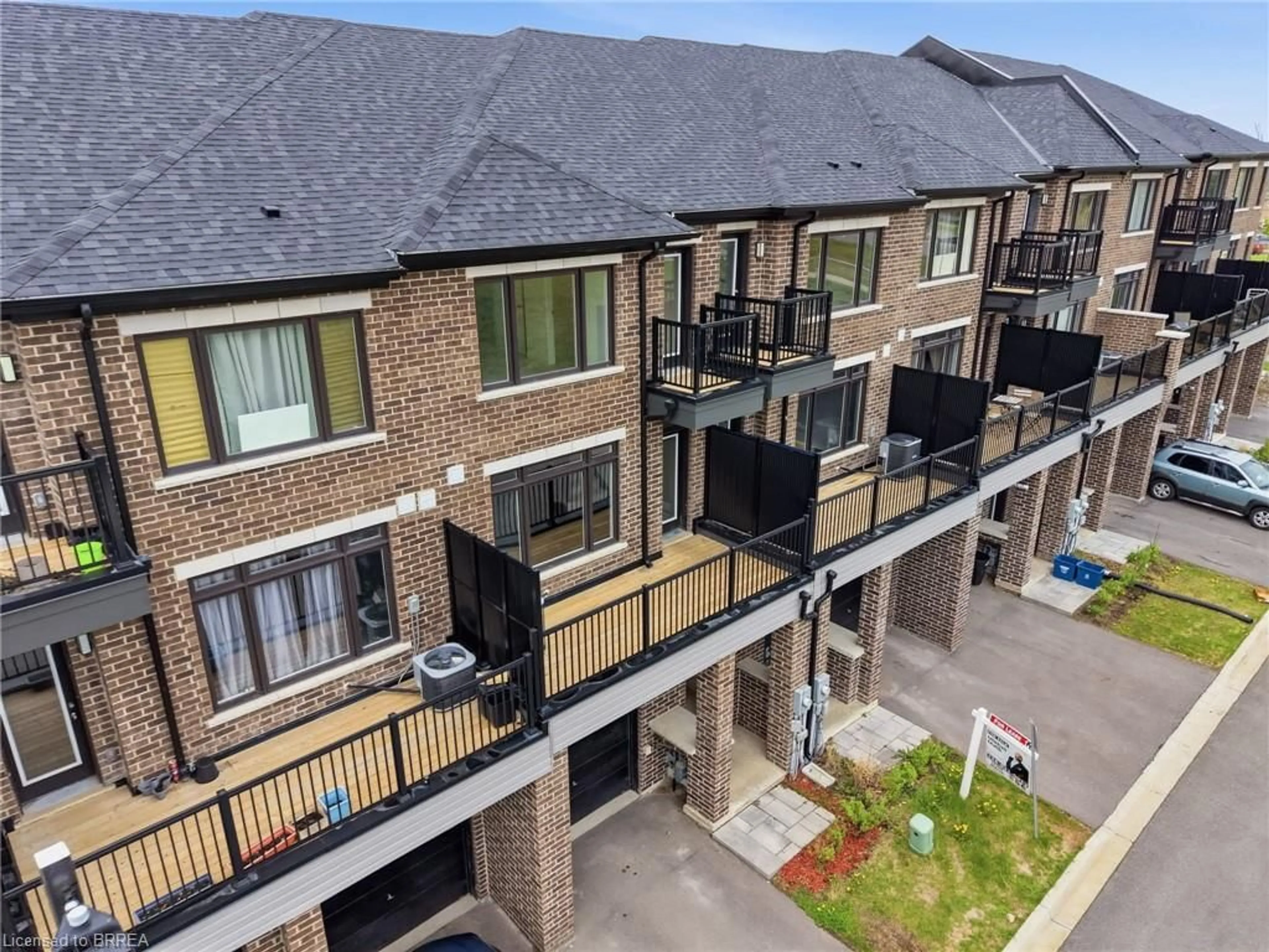 A pic from outside/outdoor area/front of a property/back of a property/a pic from drone, unknown for 585 Colborne St #107, Brantford Ontario N3S 0K4