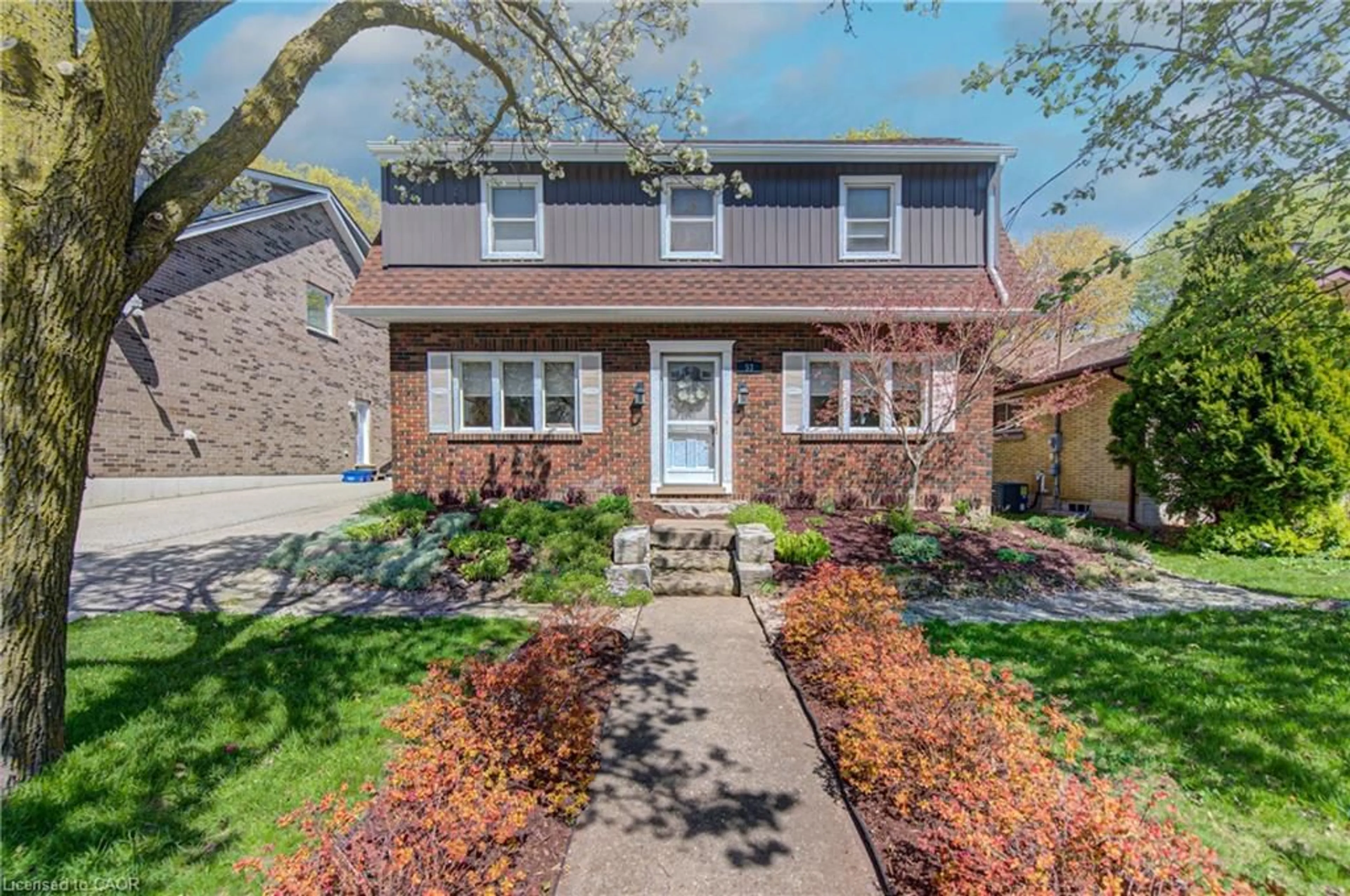 Home with brick exterior material, street for 53 Lincoln Ave, Cambridge Ontario N1R 4W6