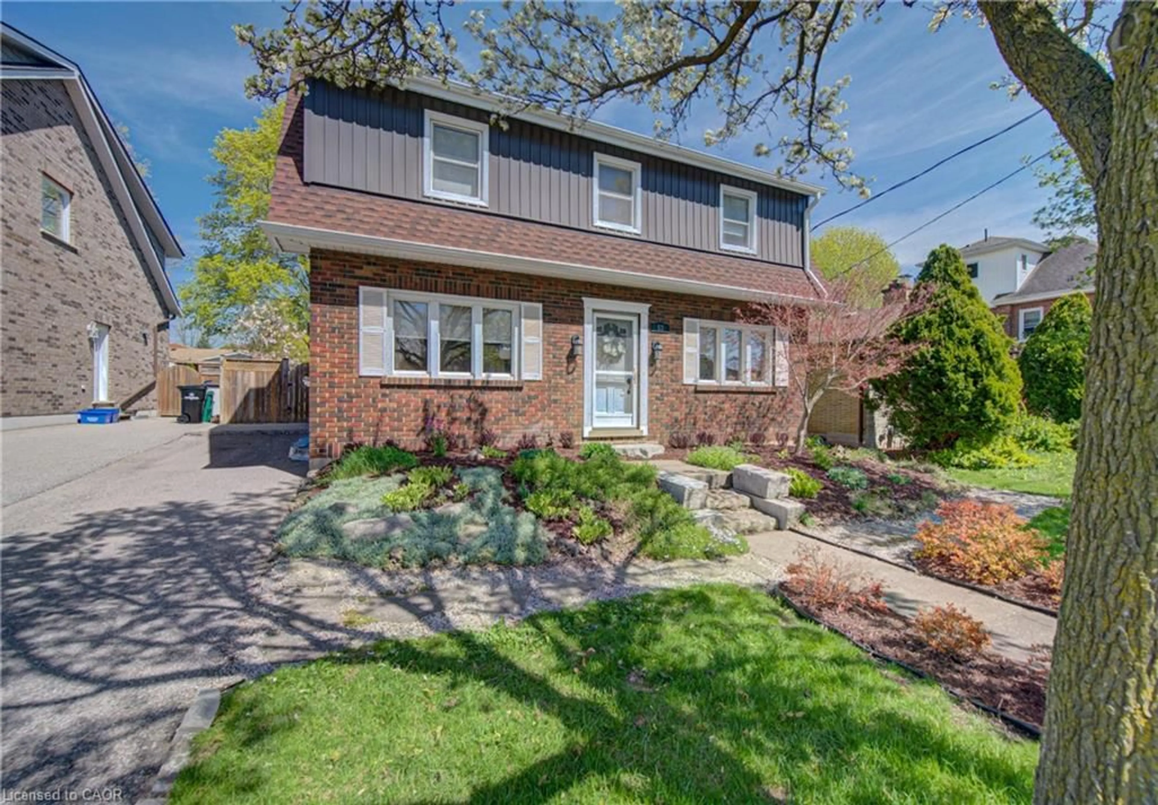 Home with brick exterior material, street for 53 Lincoln Ave, Cambridge Ontario N1R 4W6