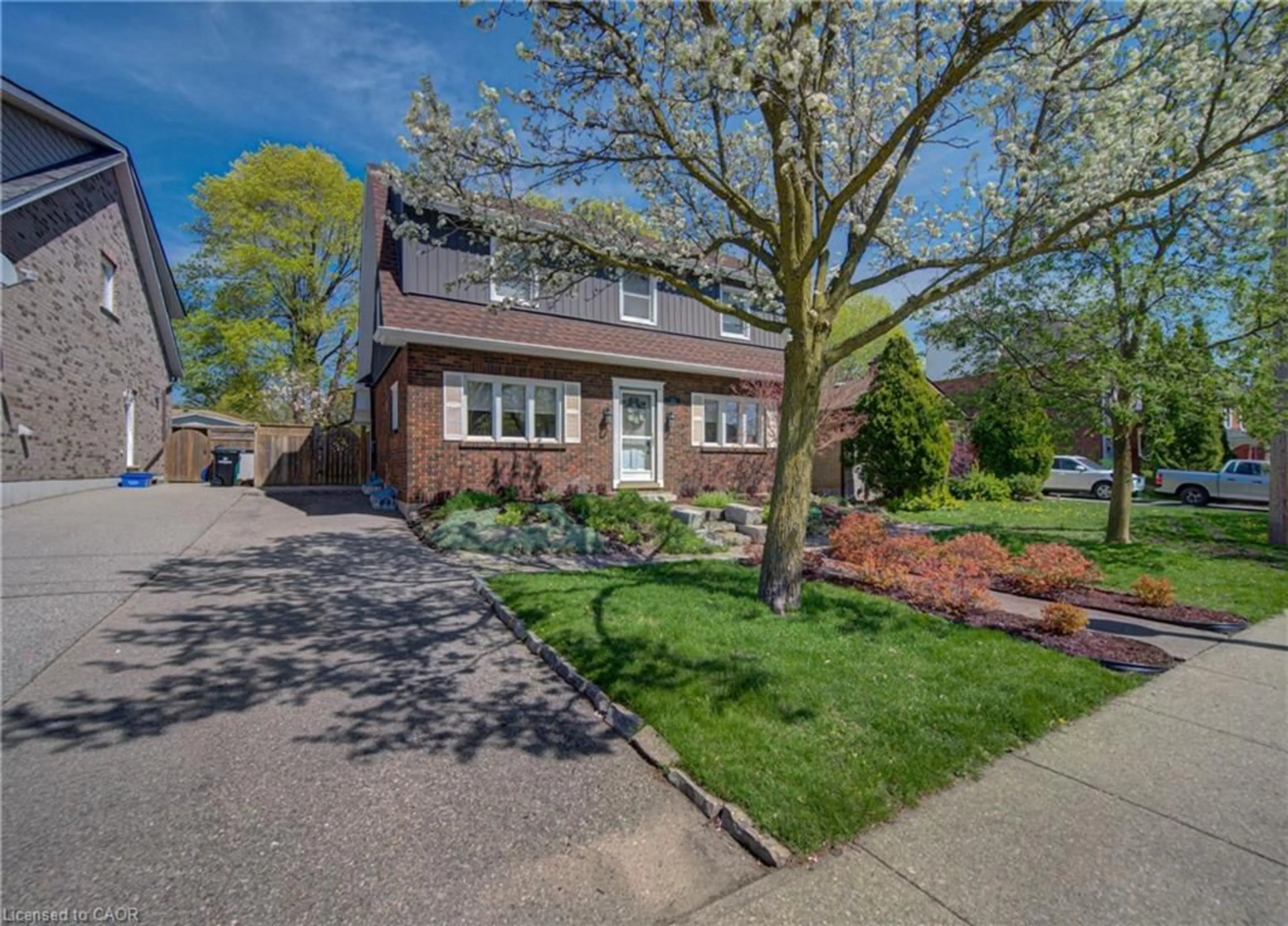 Home with brick exterior material, street for 53 Lincoln Ave, Cambridge Ontario N1R 4W6
