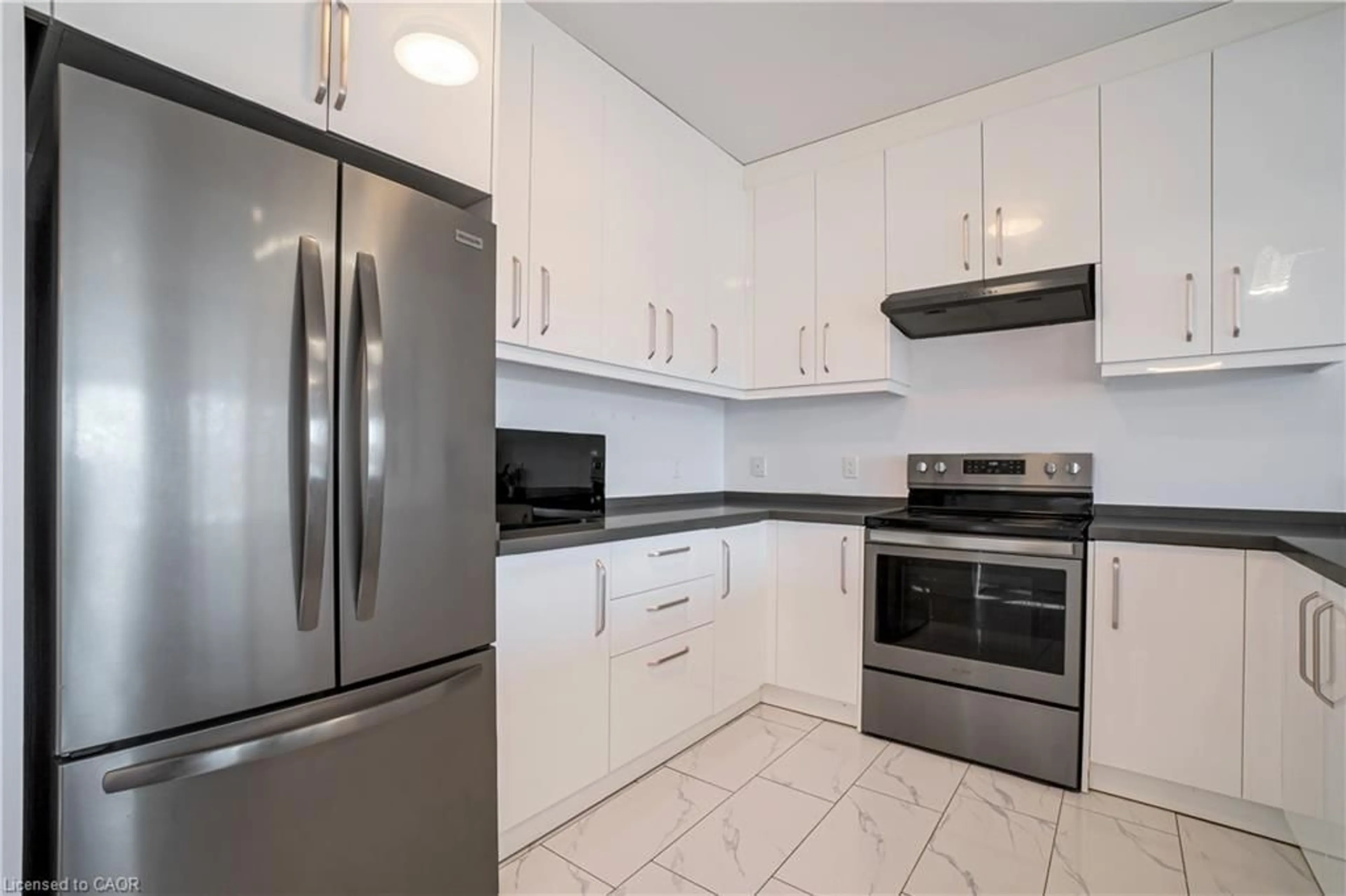 Standard kitchen, ceramic/tile floor for 2621 Holbrook Dr #8, Middlesex Centre Ontario N6M 0G2