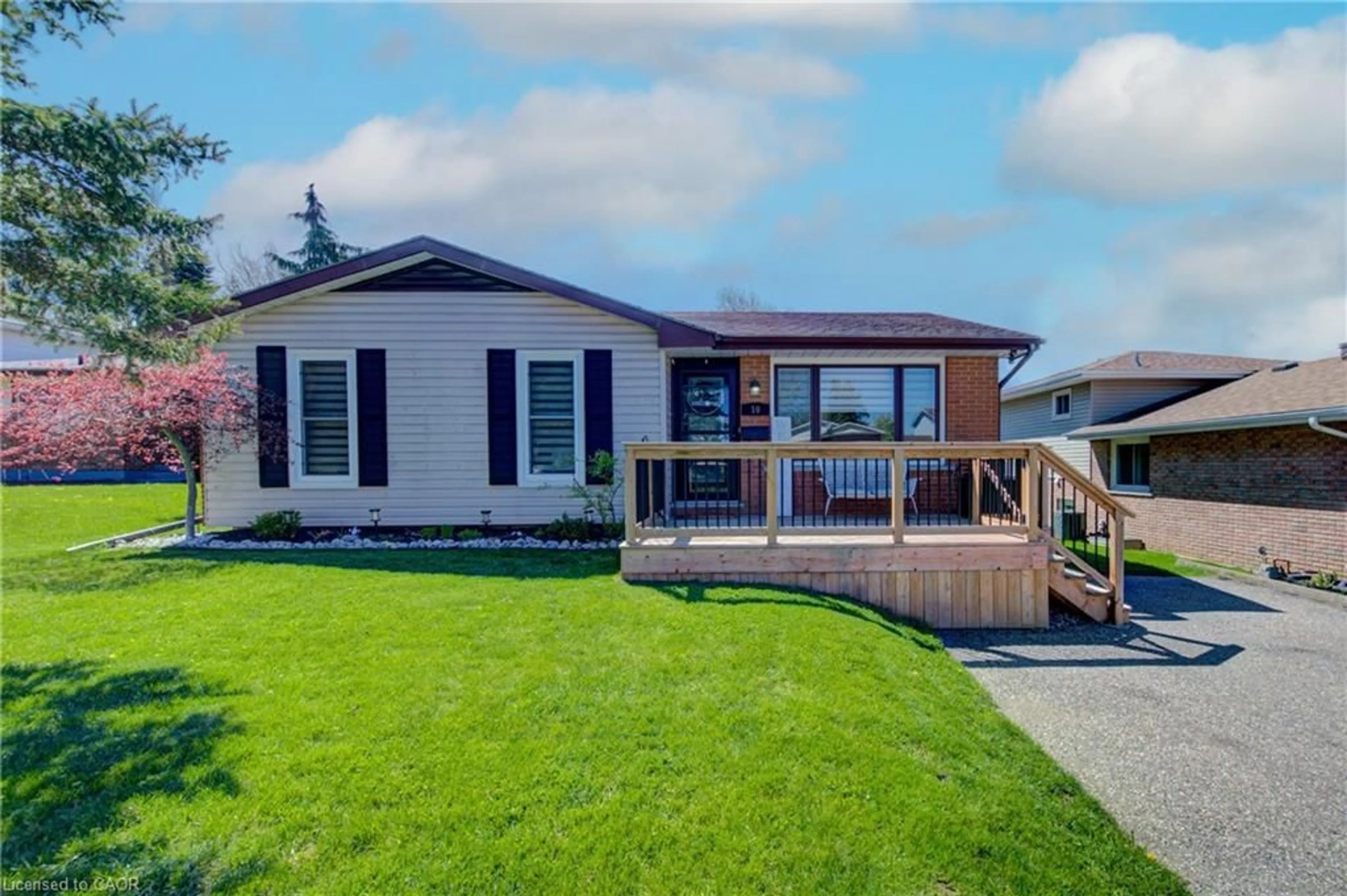 Home with vinyl exterior material, unknown for 10 Ashton Crt, Woodstock Ontario N4S 8N9
