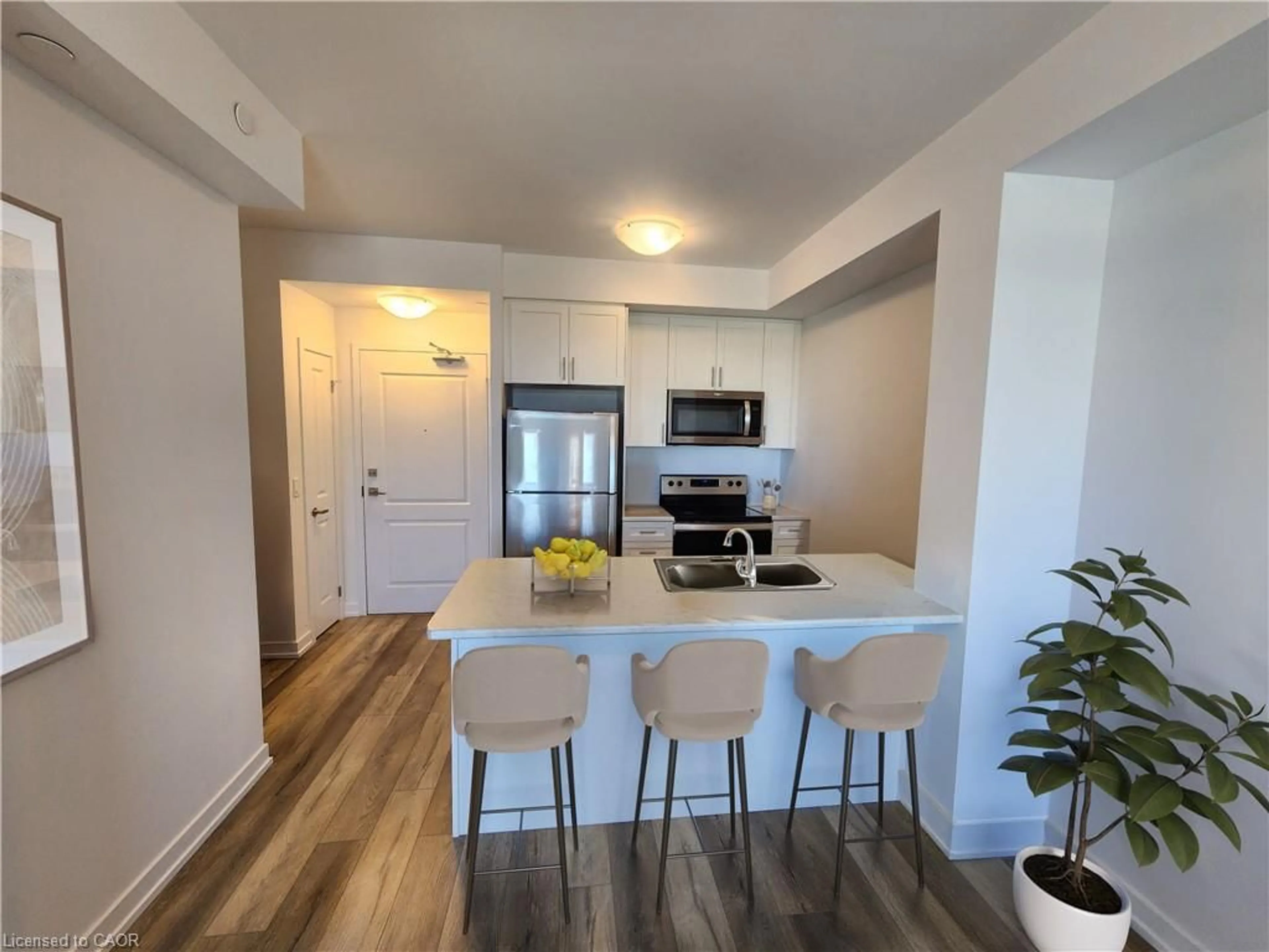 Open concept kitchen, wood/laminate floor for 5055 Greenlane Rd #313, Beamsville Ontario L0R 1B3