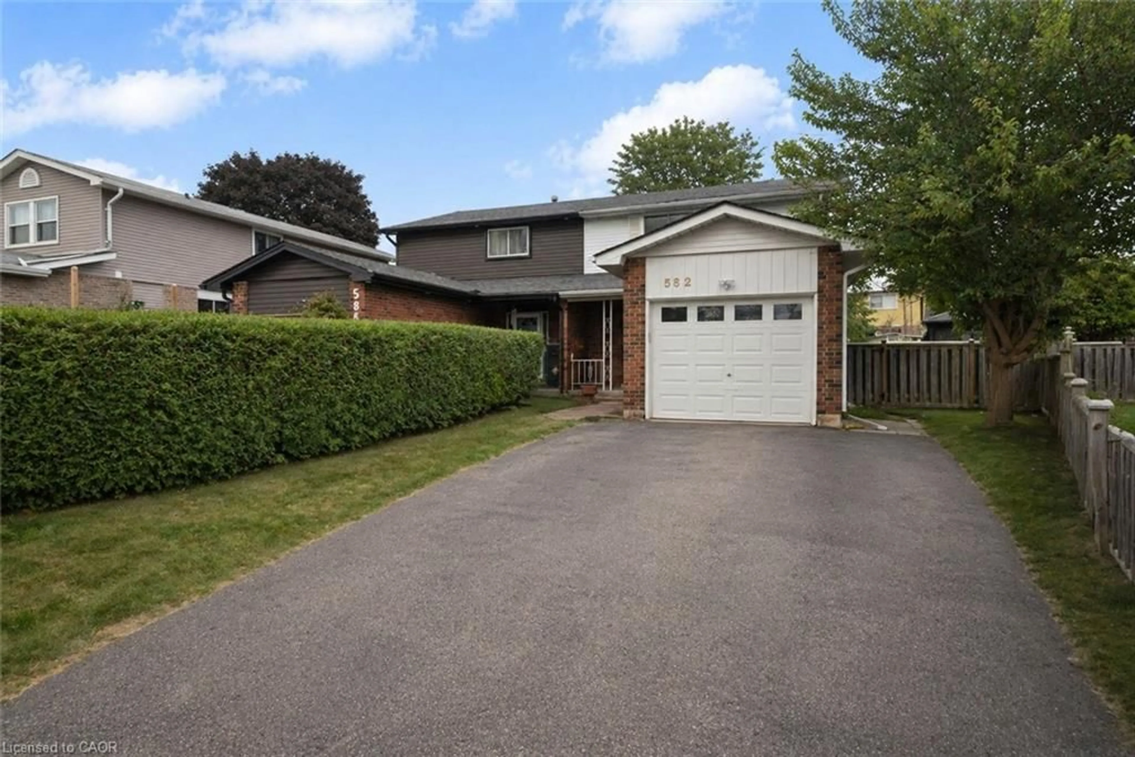 Home with brick exterior material, street for 582 Lakeview Ave, Oshawa Ontario L1J 1B1