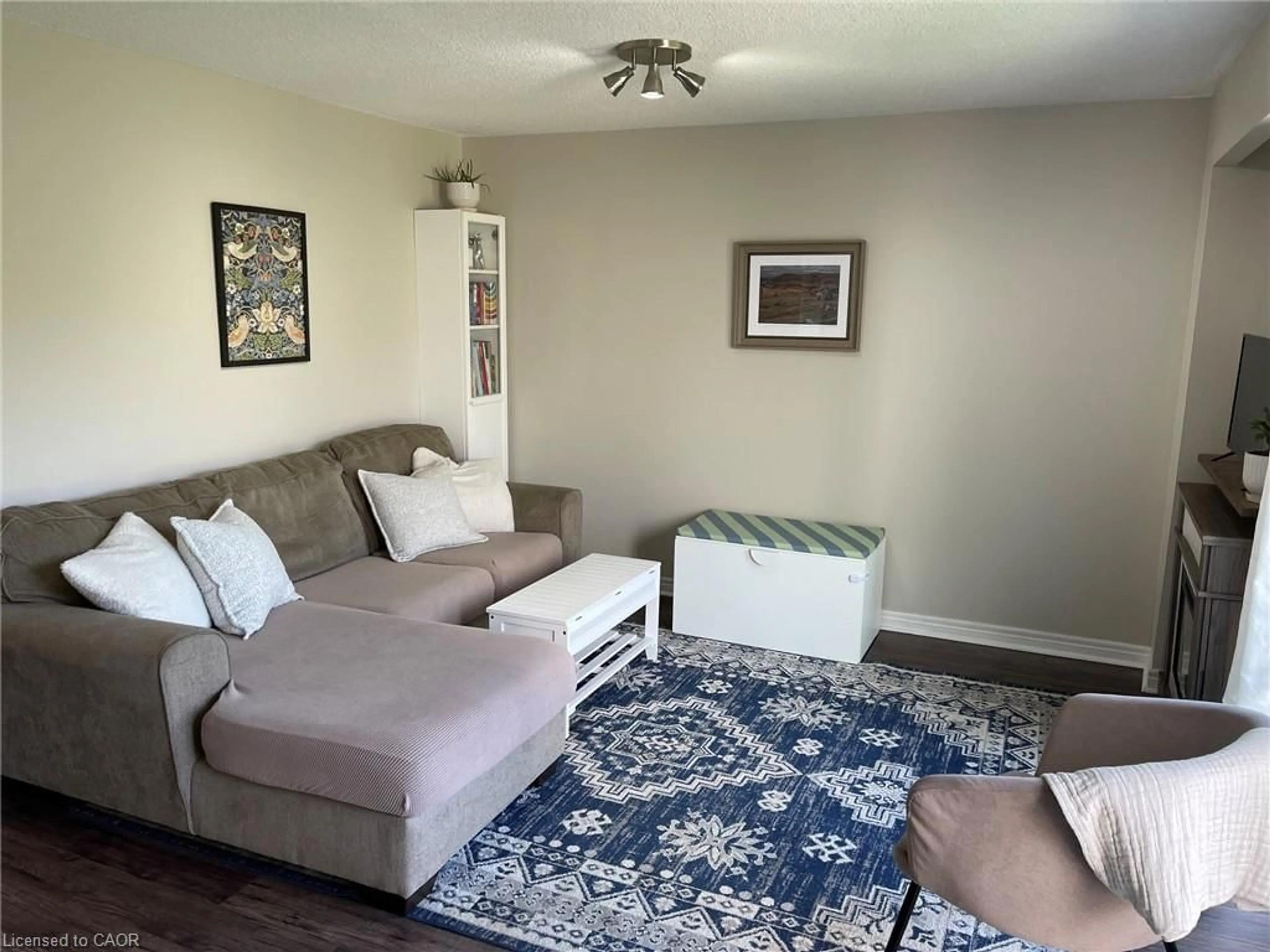 Living room with furniture, unknown for 144 Sunset Crt, Cambridge Ontario N1S 4M8