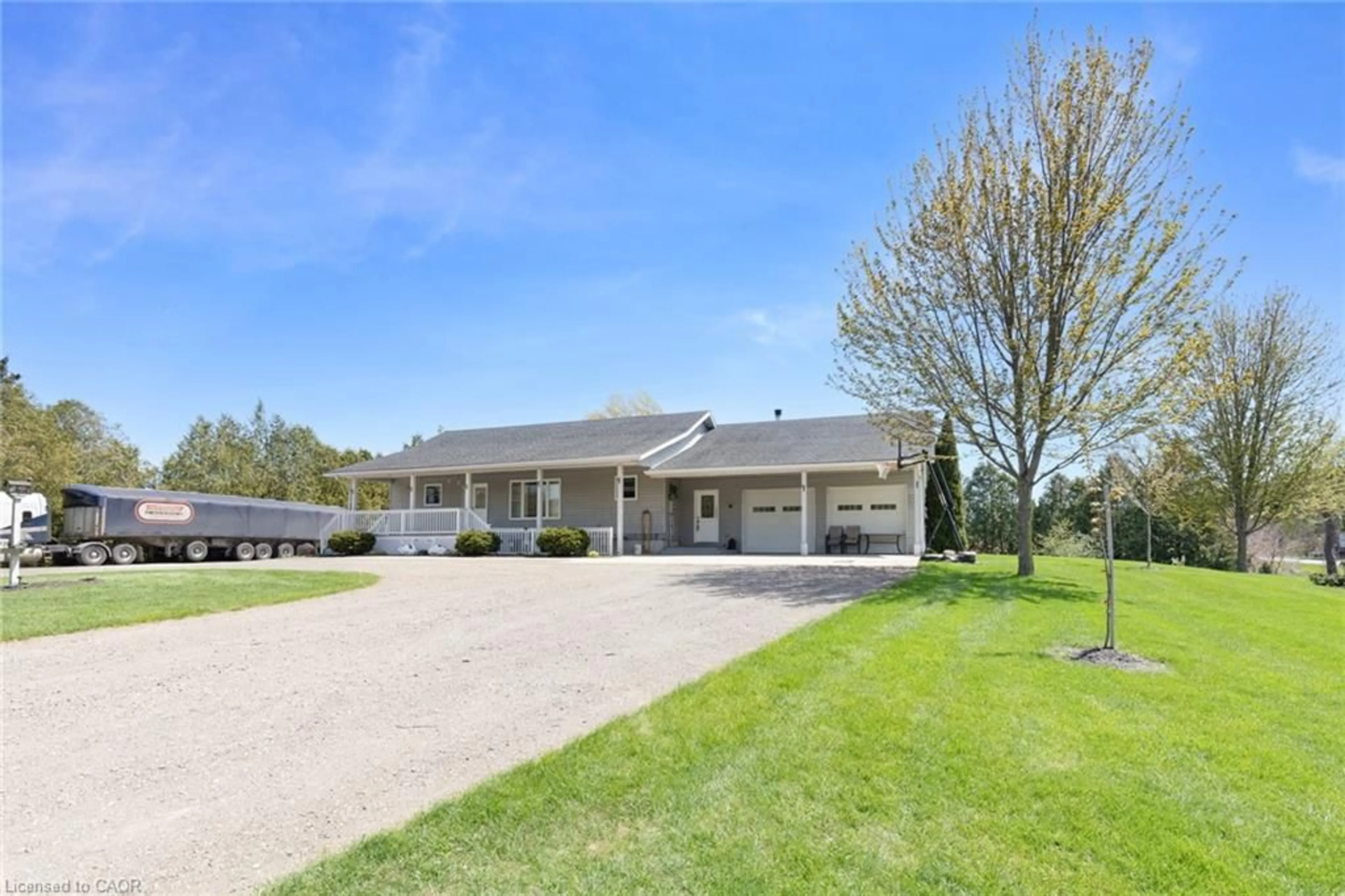 A pic from outside/outdoor area/front of a property/back of a property/a pic from drone, unknown for 6 Scott St, Delhi Ontario N4B 1A2
