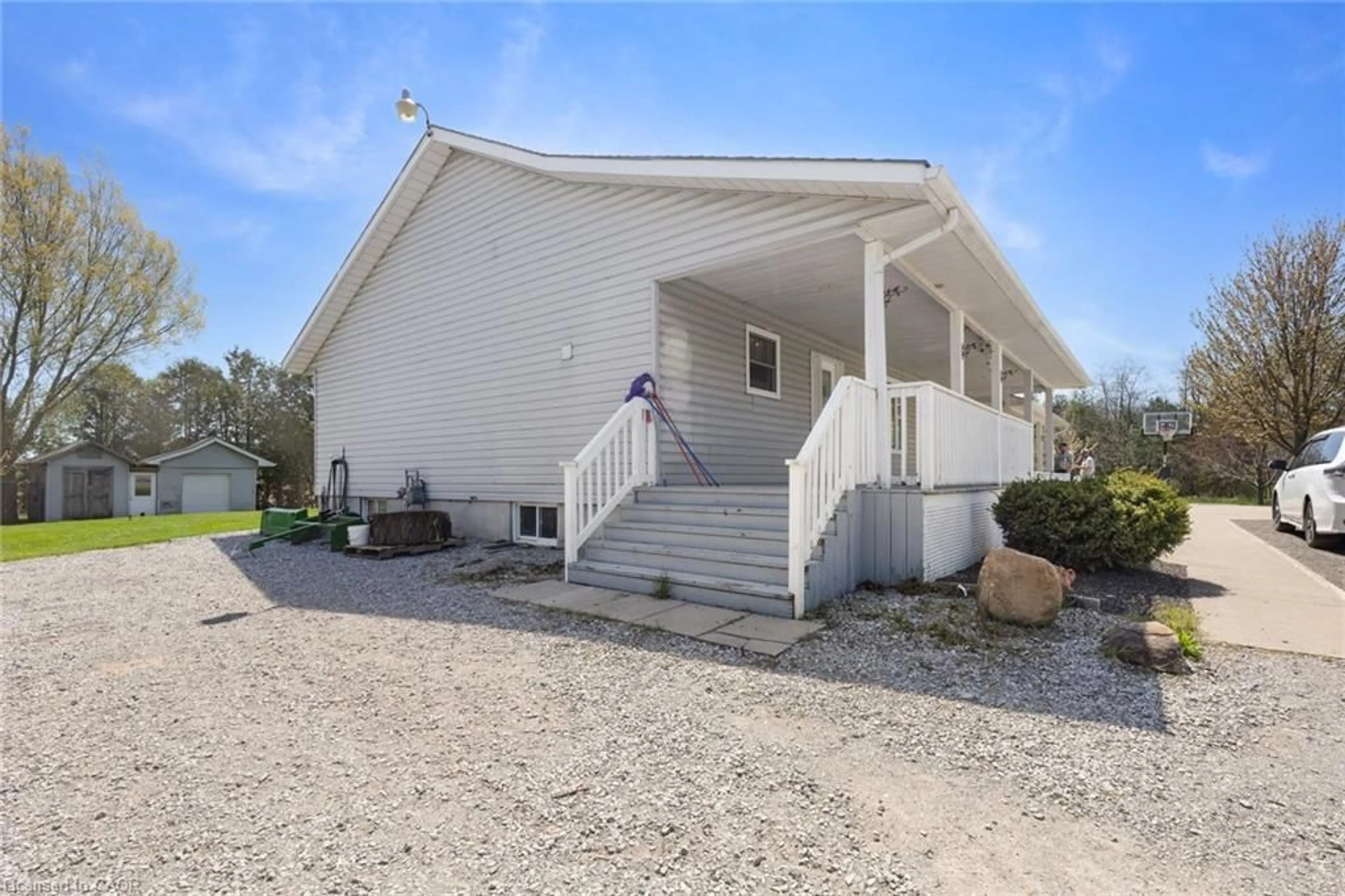 Home with vinyl exterior material, unknown for 6 Scott St, Delhi Ontario N4B 1A2