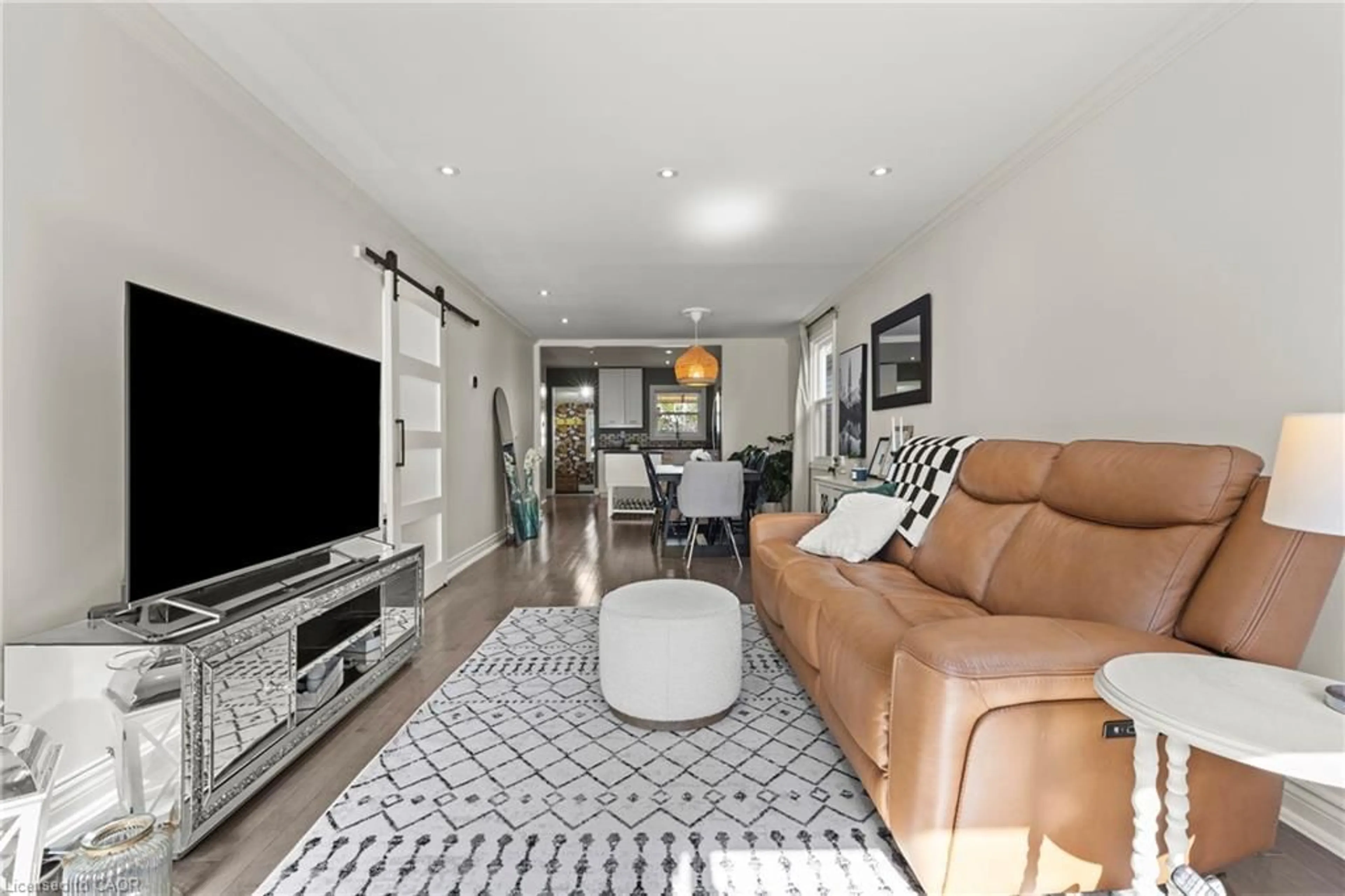 Living room with furniture, unknown for 33 Huxley Ave, Hamilton Ontario L8H 4P1