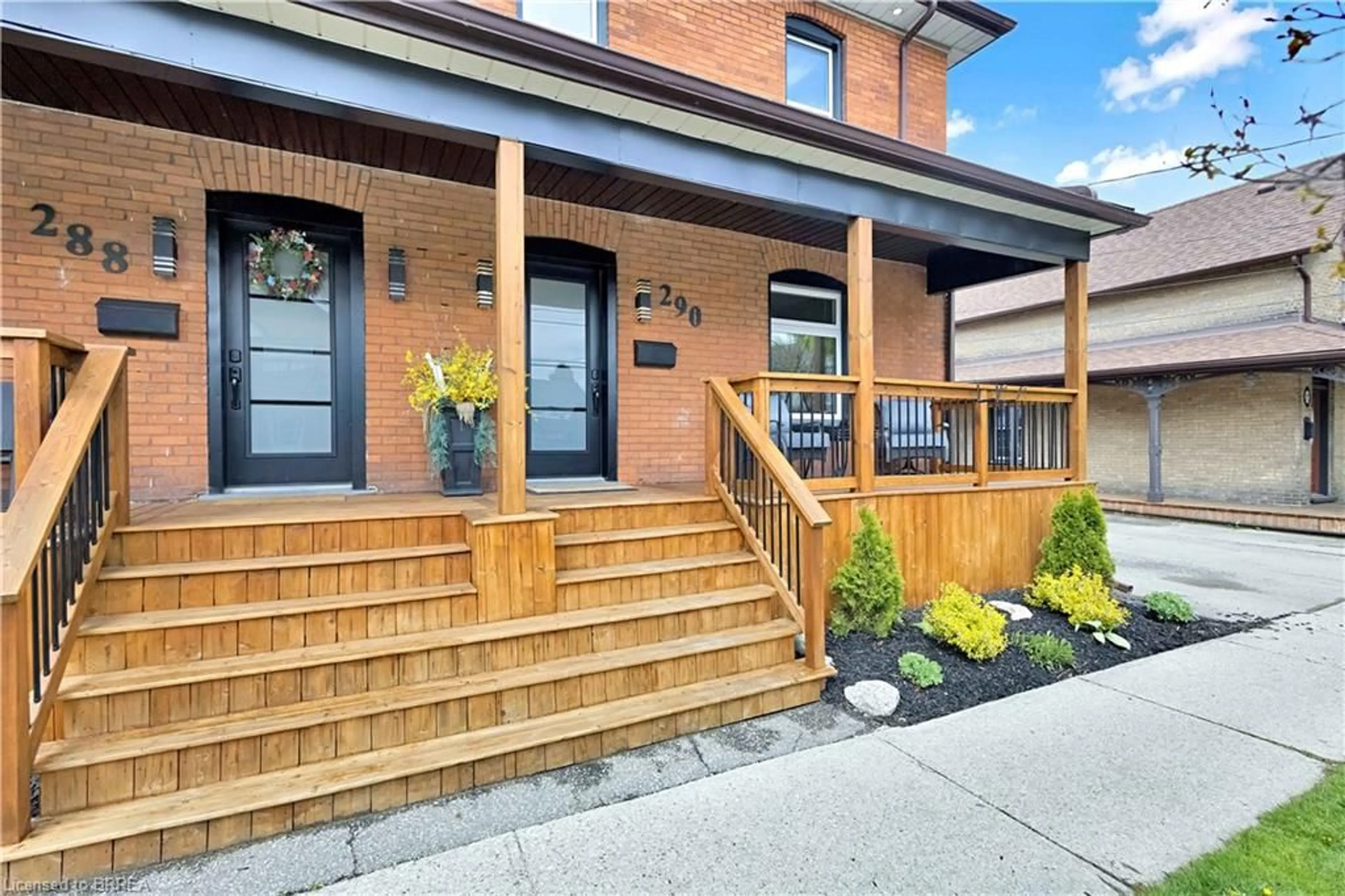 Home with brick exterior material, street for 290 Park Ave, Brantford Ontario N3S 5L1