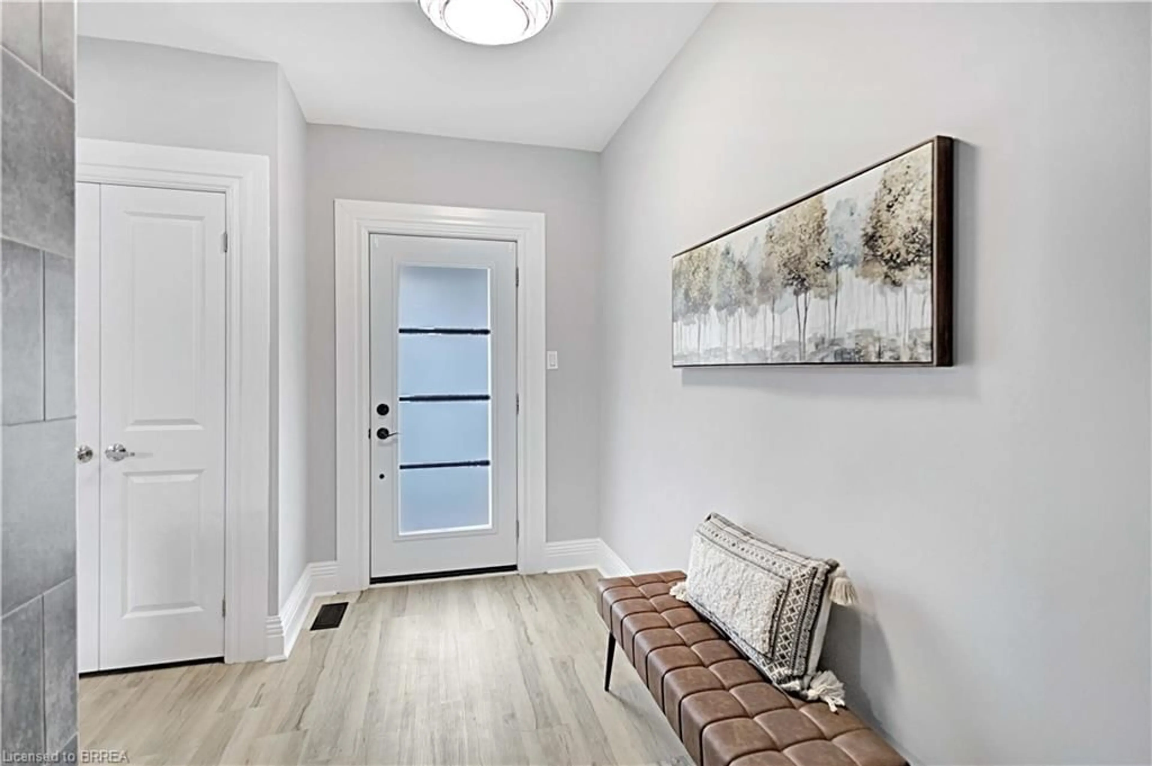 Indoor entryway for 290 Park Ave, Brantford Ontario N3S 5L1