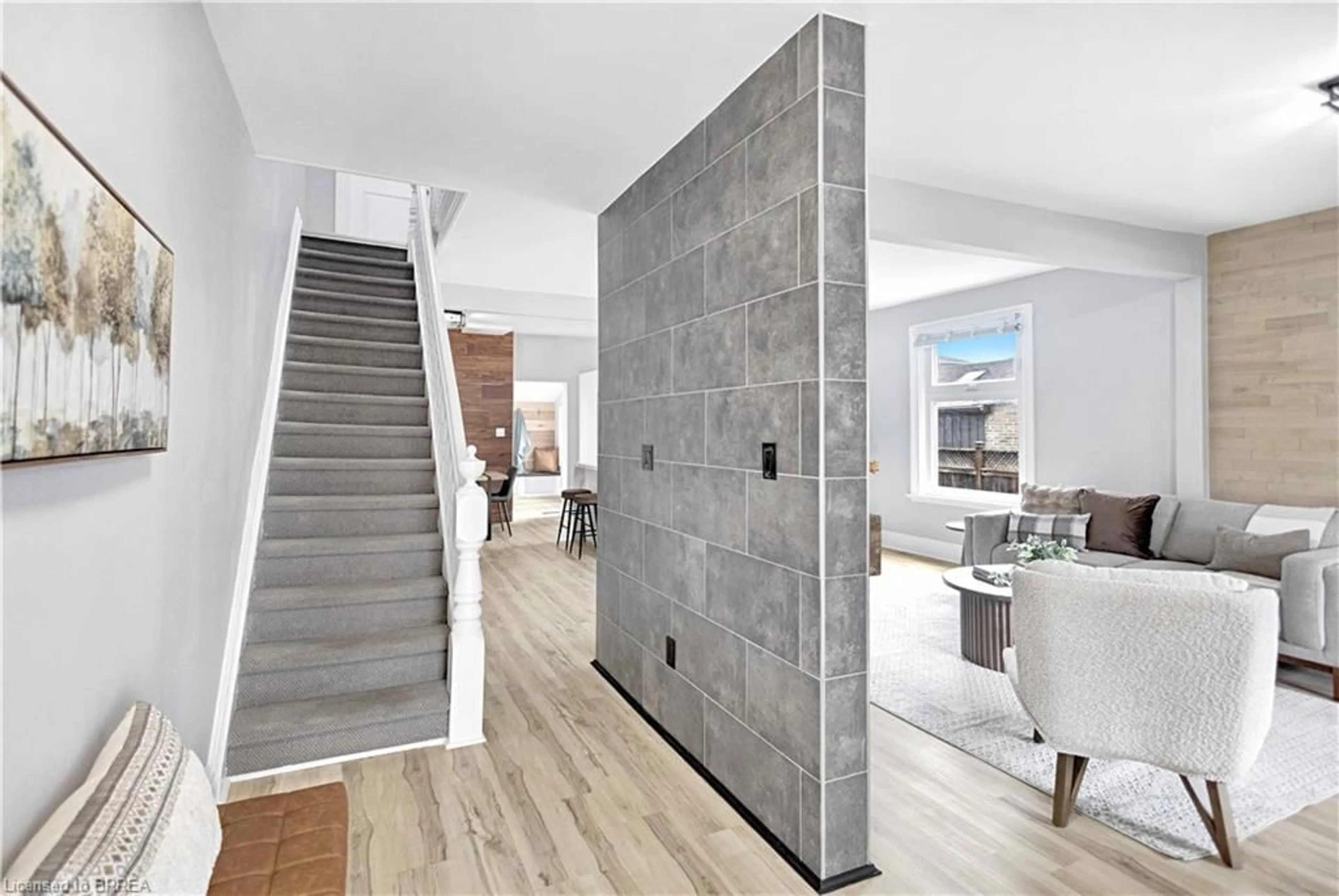 Indoor entryway for 290 Park Ave, Brantford Ontario N3S 5L1