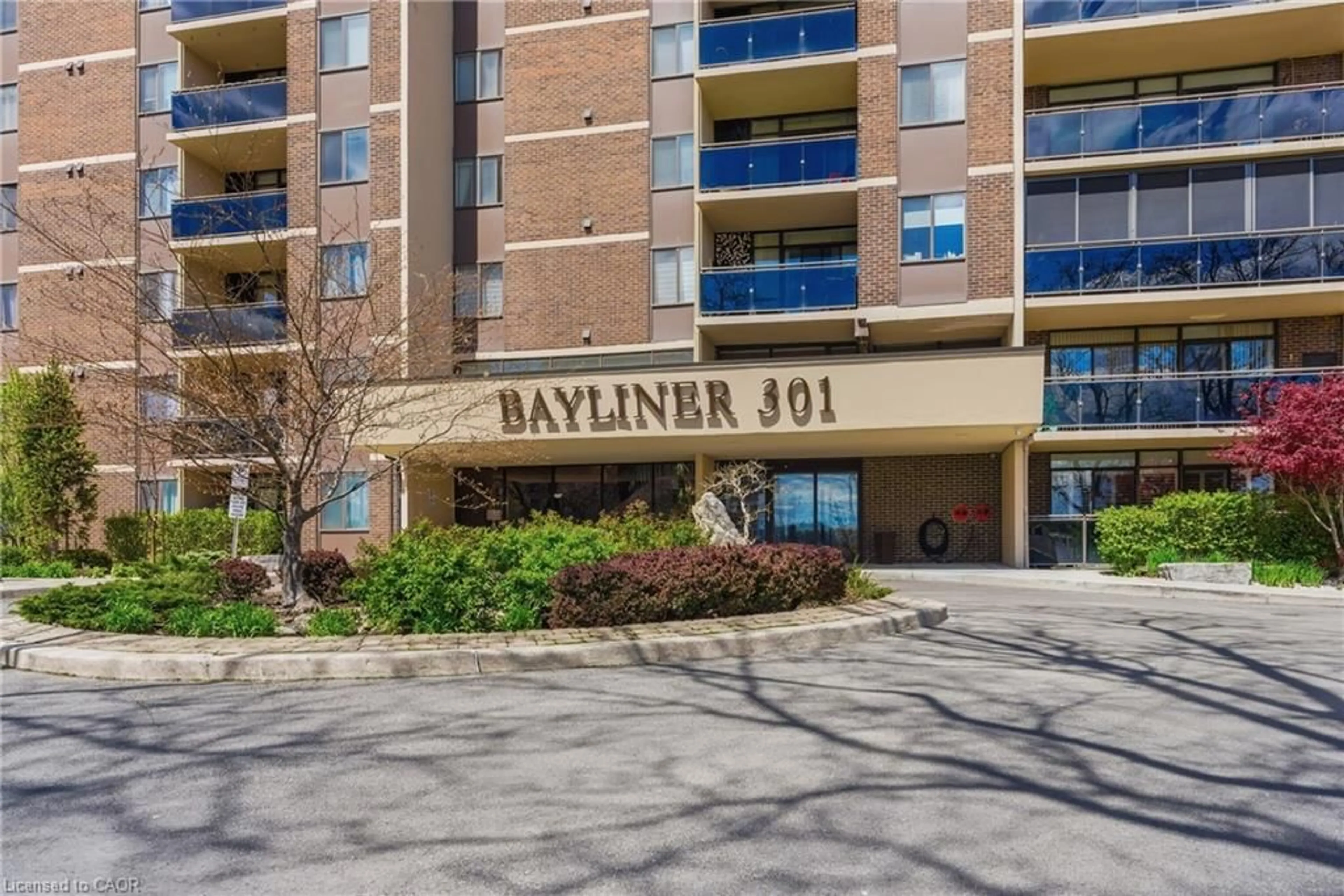 Indoor foyer for 301 Frances Ave #507, Stoney Creek Ontario L8E 3W6