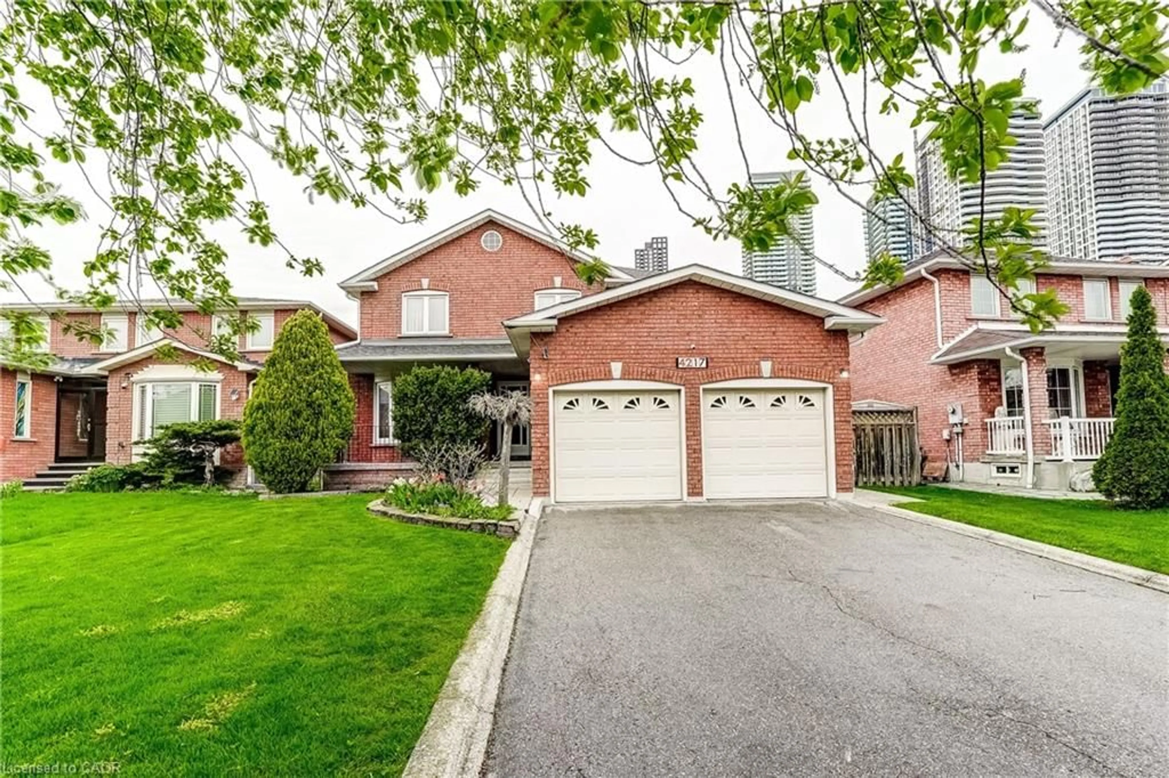 Home with brick exterior material, street for 4217 Schneider Crt, Mississauga Ontario L5B 3N8