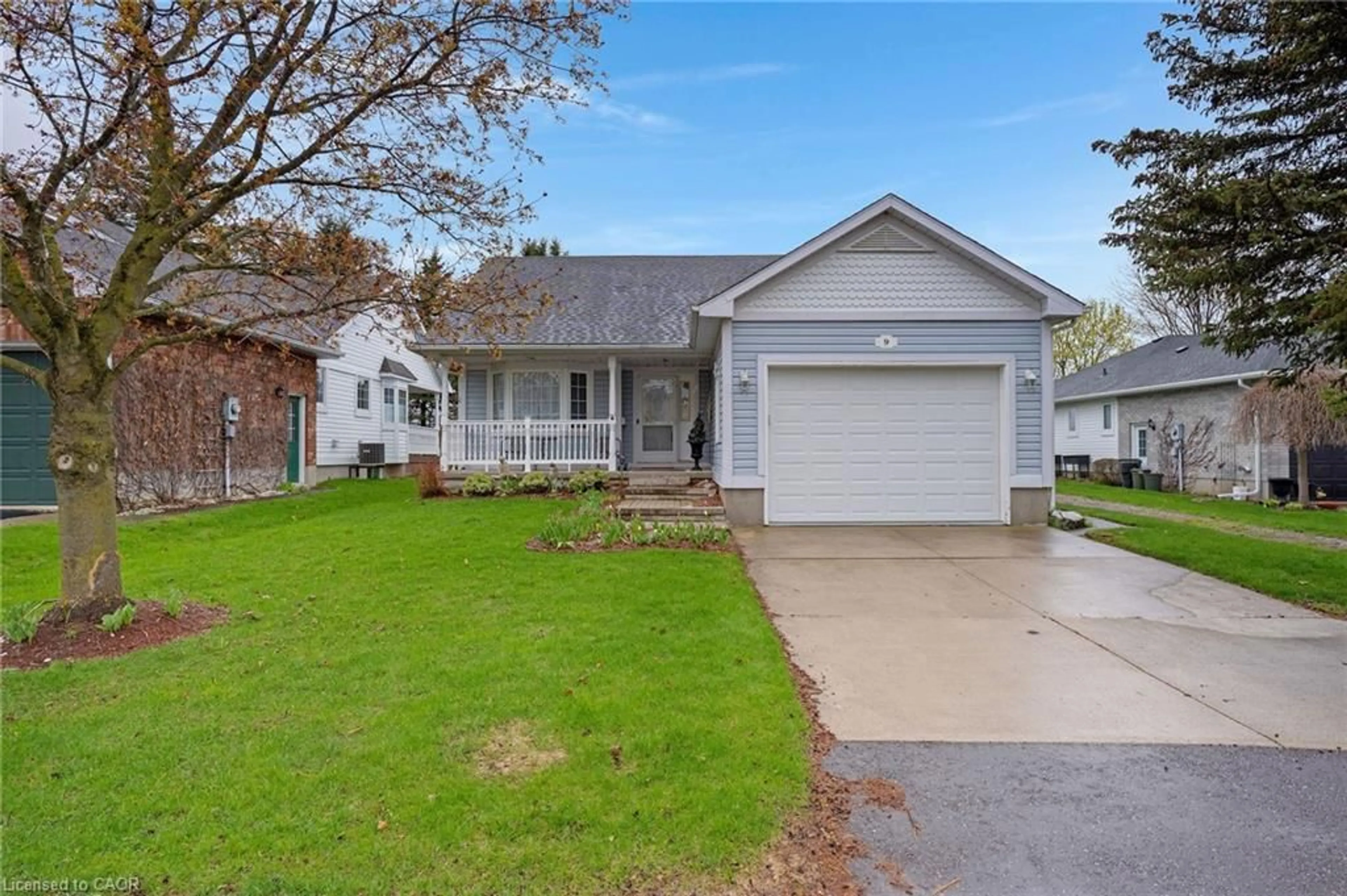 Home with vinyl exterior material, street for 9 Lakefield Crt #89, Baden Ontario N3A 3P4