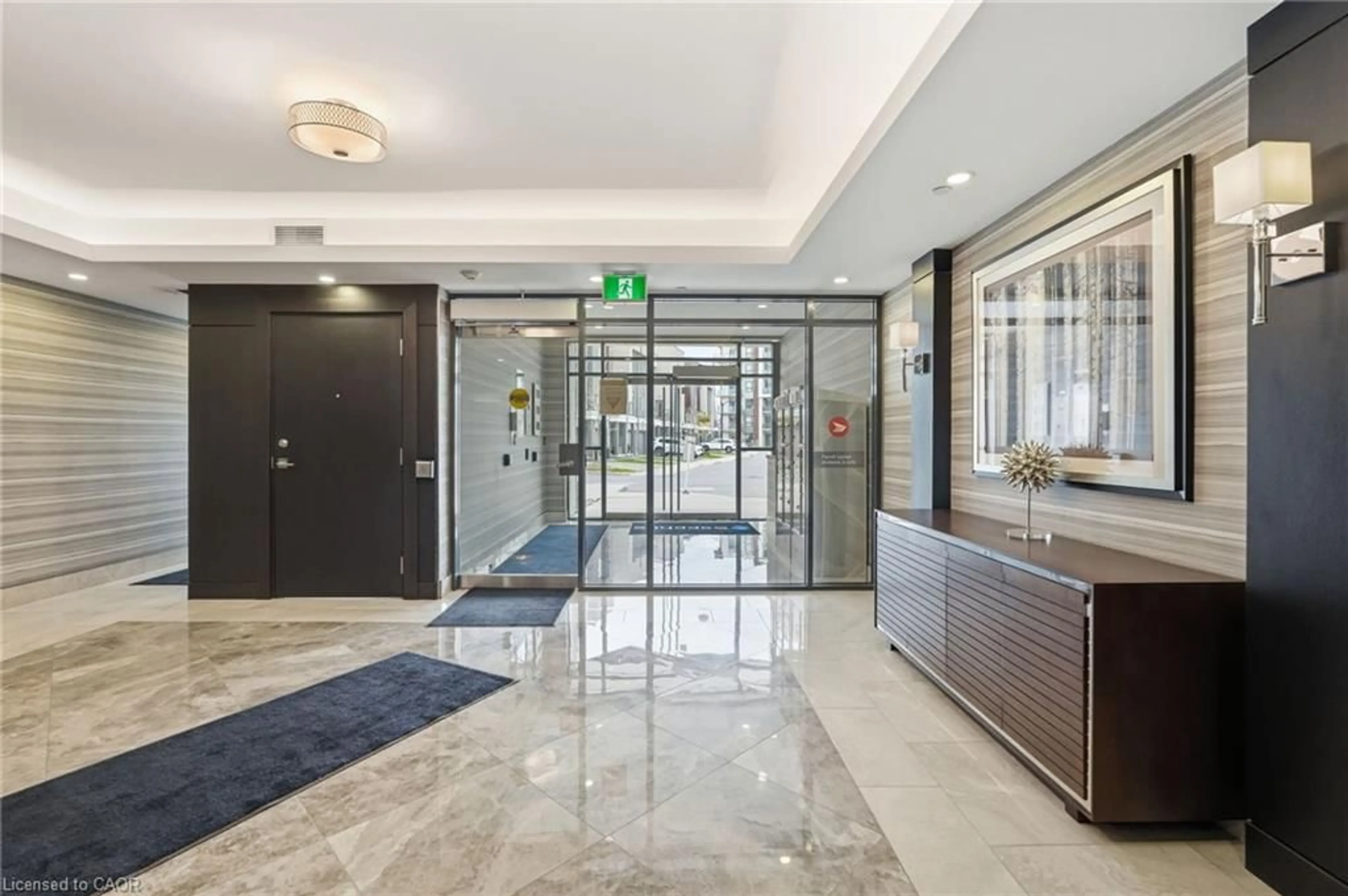 Indoor foyer for 101 Shoreview Pl #410, Stoney Creek Ontario L8E 0K2