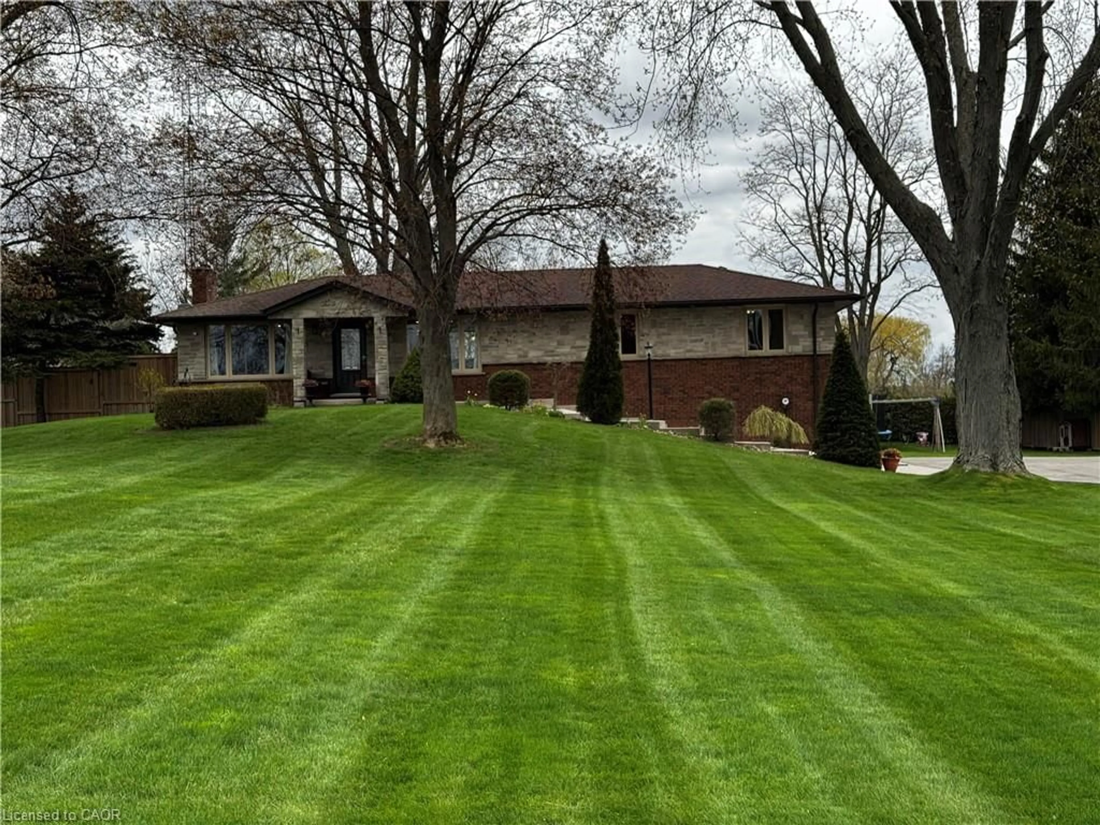 A pic from outside/outdoor area/front of a property/back of a property/a pic from drone, street for 15 Orkney Rd, Lynden Ontario L0R 1T0