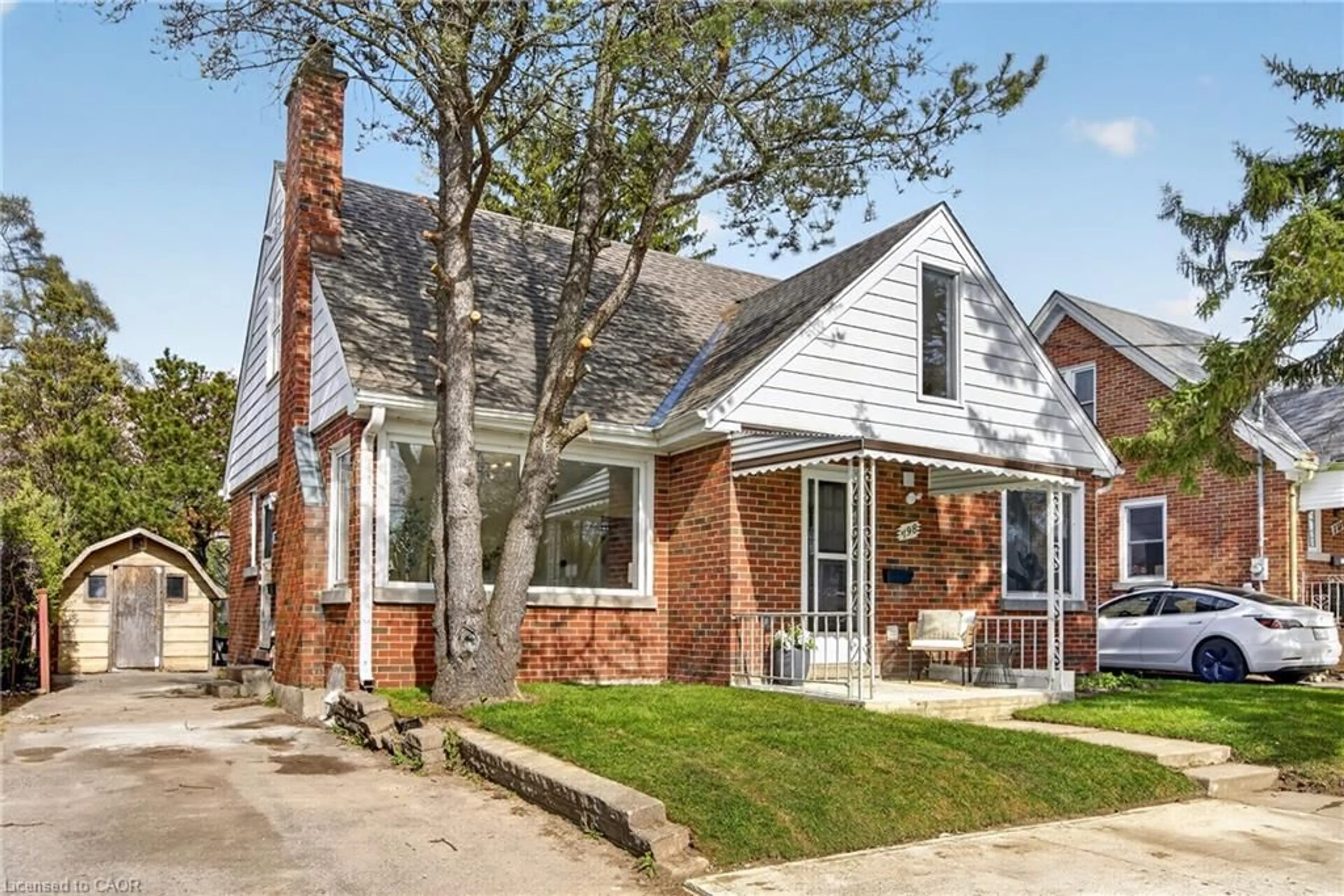 Home with brick exterior material, street for 198 Highland Rd, Kitchener Ontario N2M 3W2