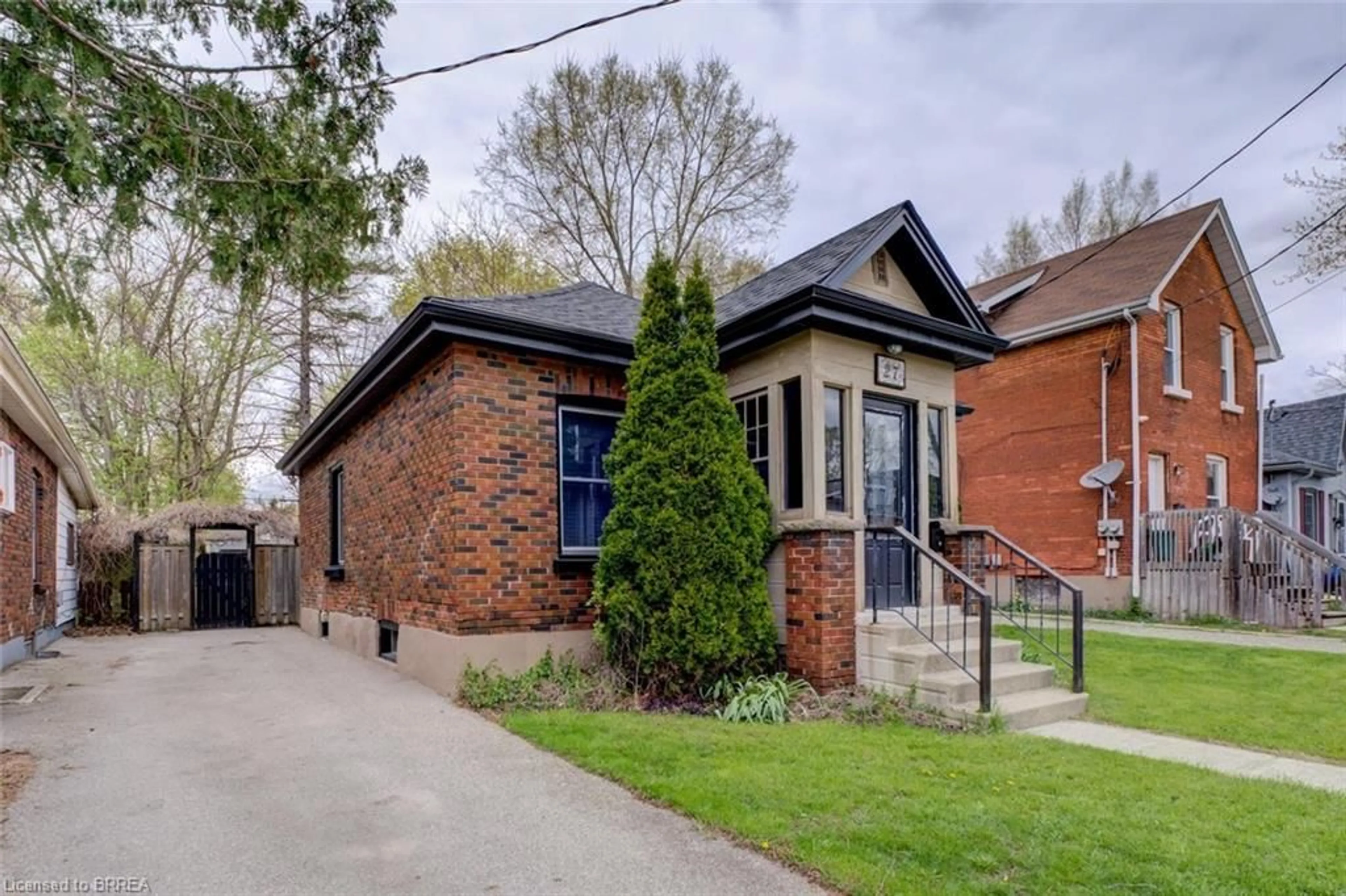 Home with brick exterior material, street for 27 Edwin St, Brantford Ontario N3T 4B8
