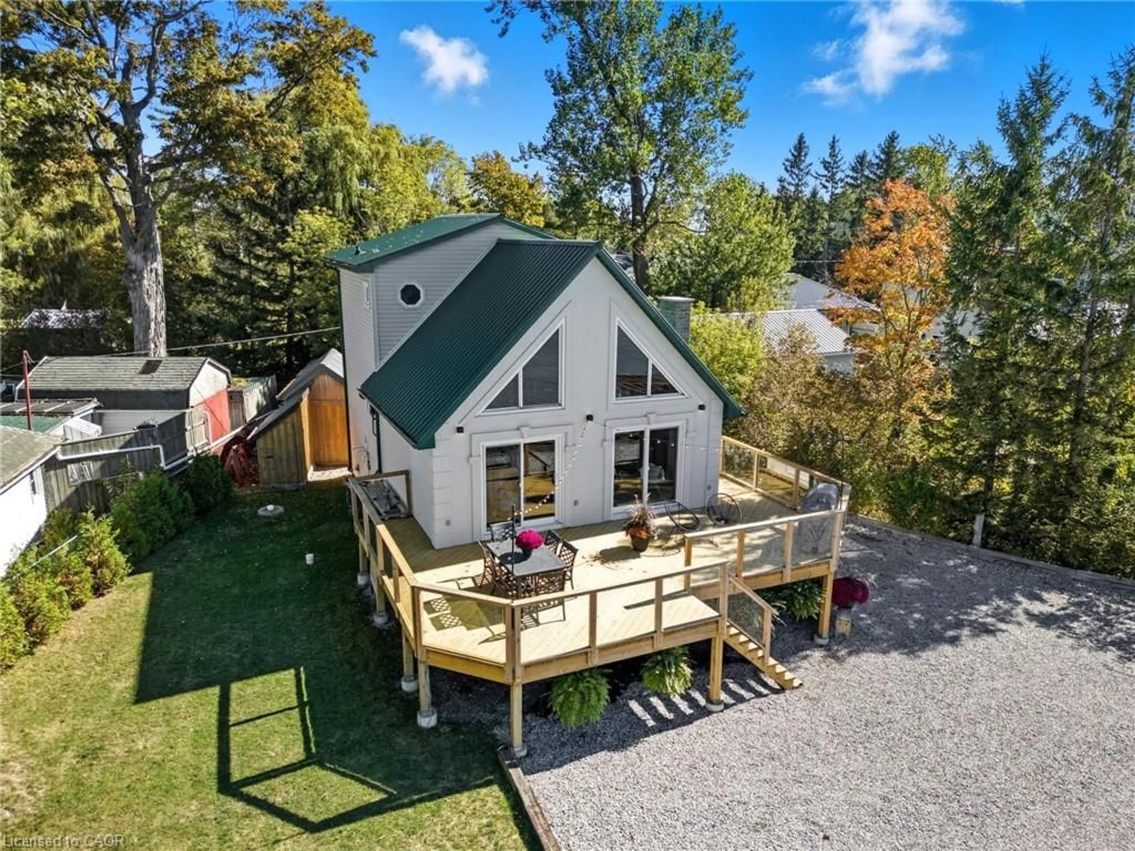 A pic from outside/outdoor area/front of a property/back of a property/a pic from drone, mountain view for 13 Sunset Dr, Nanticoke Ontario N0A 1L0