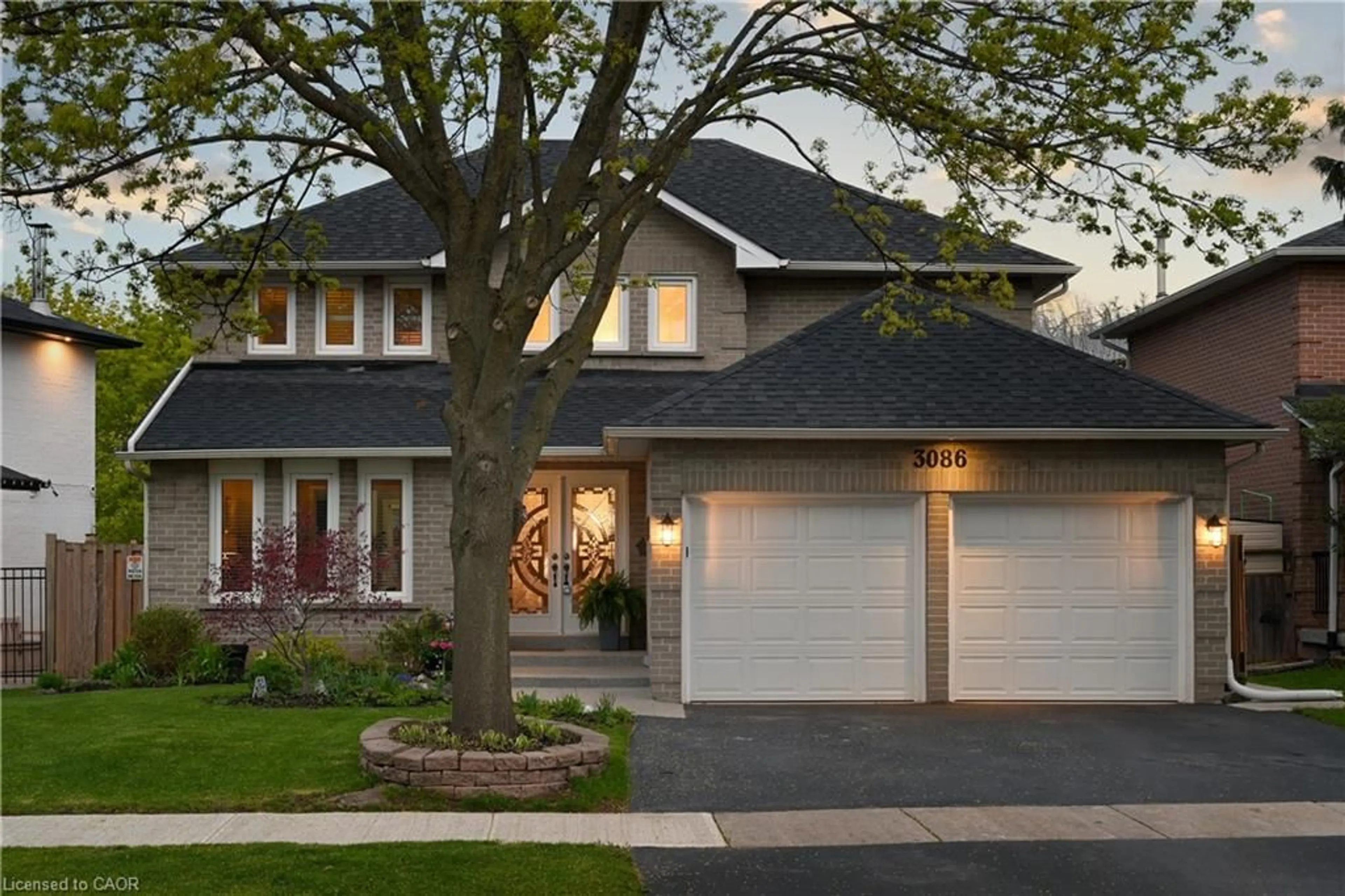 Home with brick exterior material, street for 3086 Swansea Dr, Oakville Ontario L6L 6H6