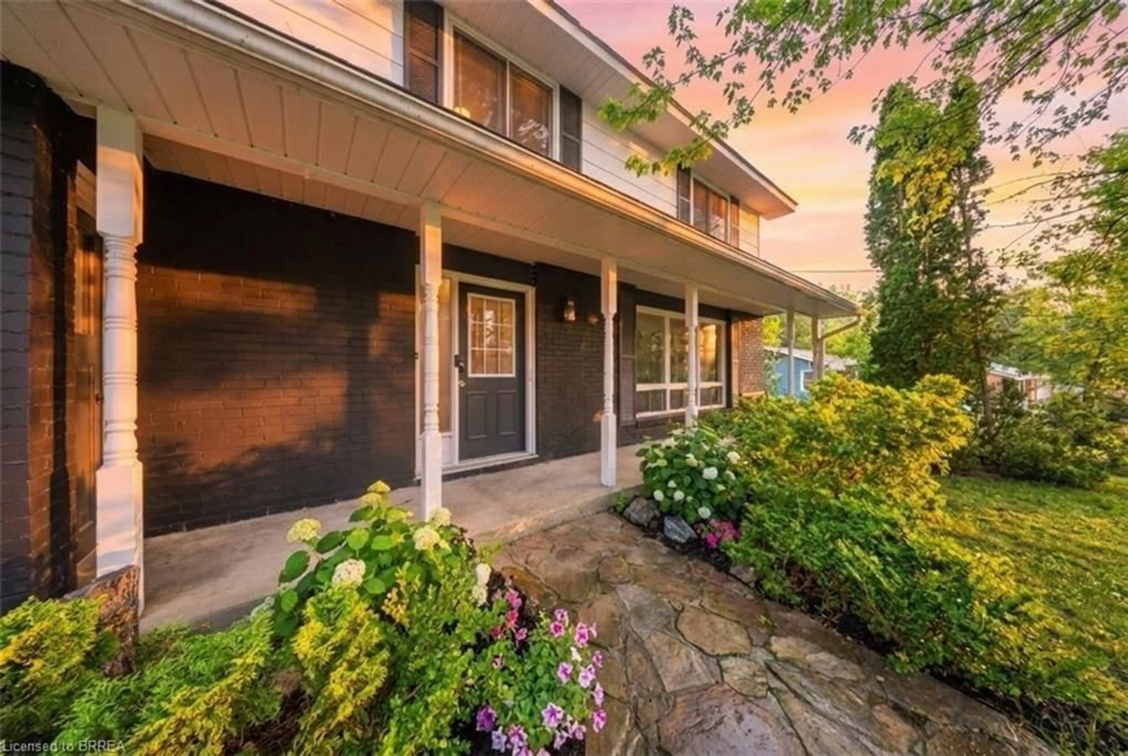 Patio, street for 1025 Aberdeen St, Bala Ontario P0C 1A0
