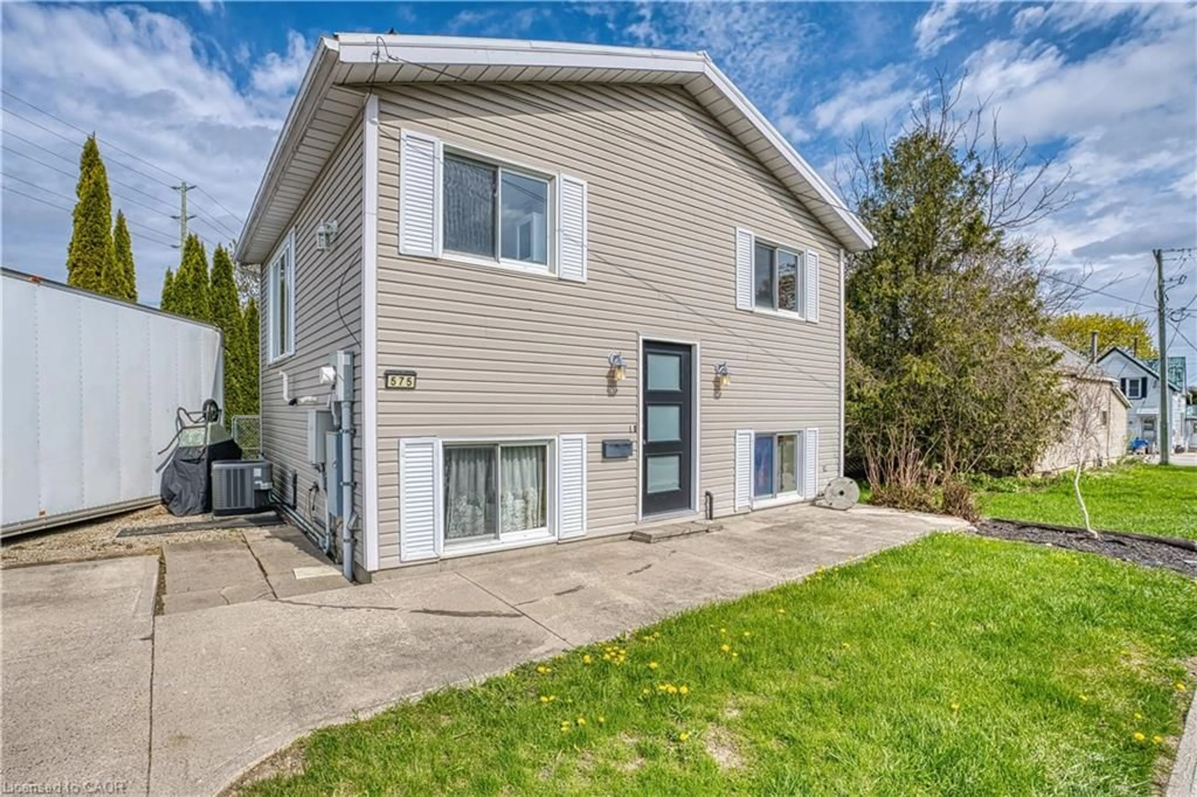 Home with vinyl exterior material, unknown for 575 Salisbury Ave, Listowel Ontario N4W 1Y8